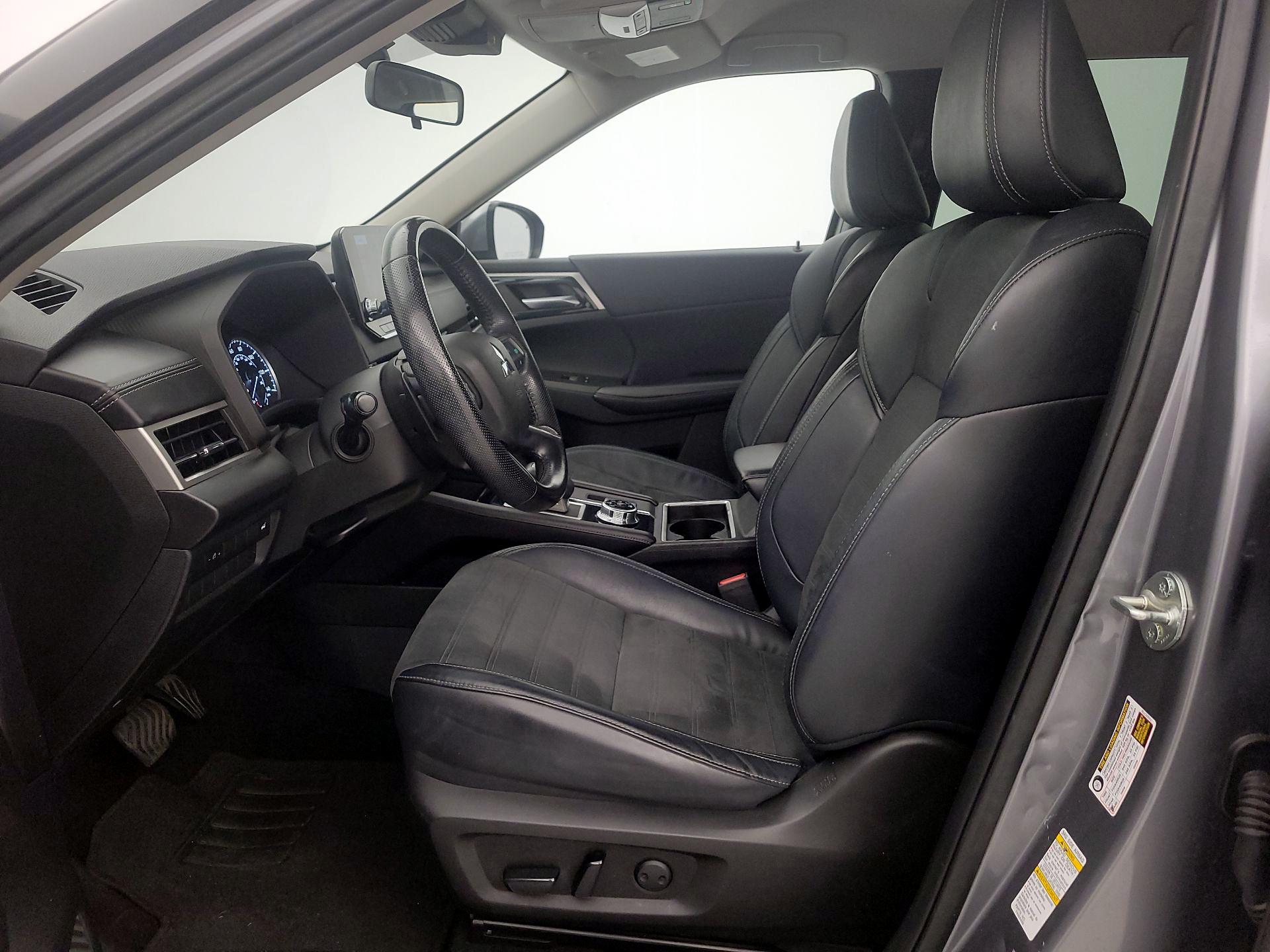 Thumbnail: 2022 Mitsubishi Outlander - 11