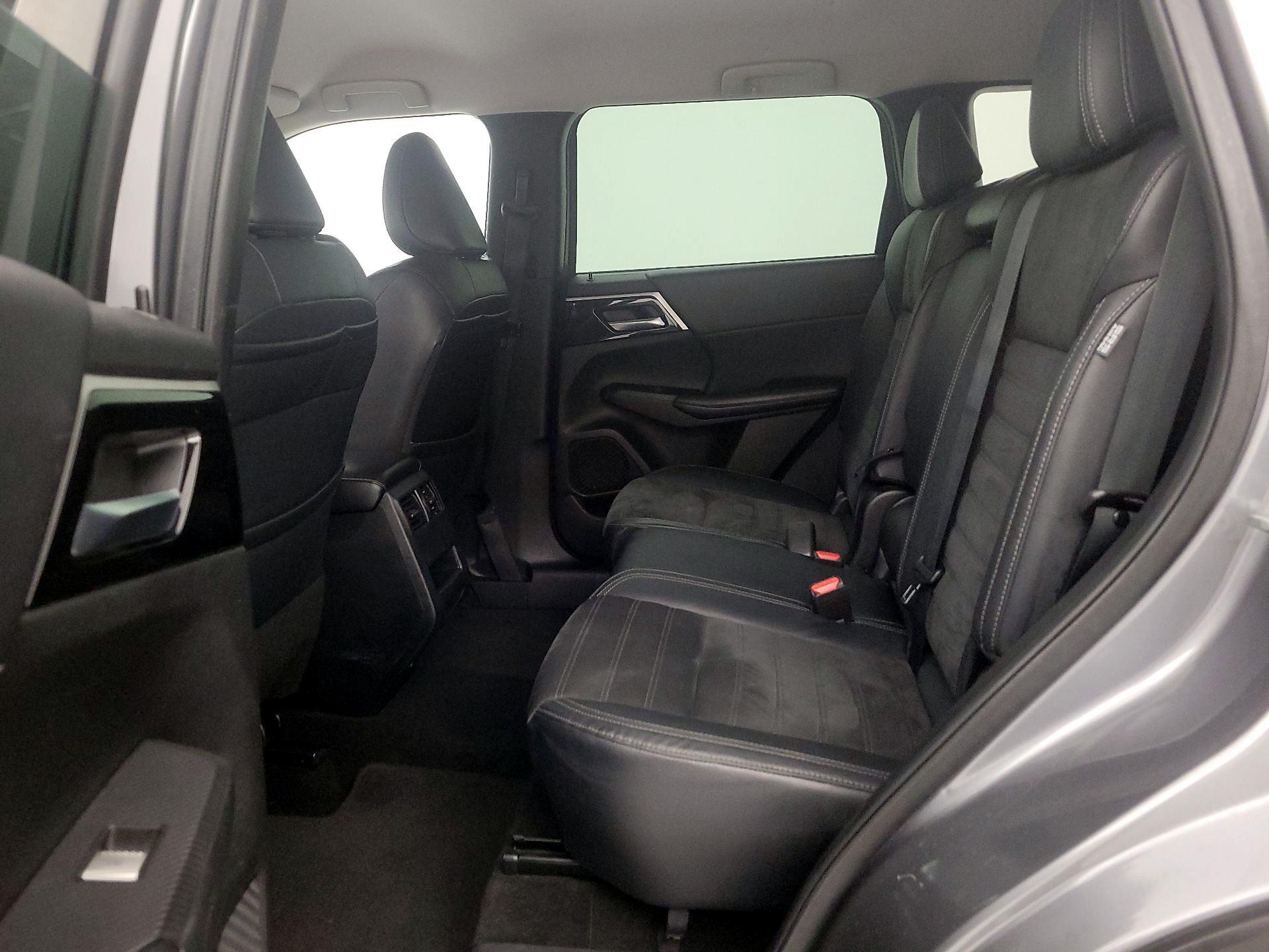 Thumbnail: 2022 Mitsubishi Outlander - 20