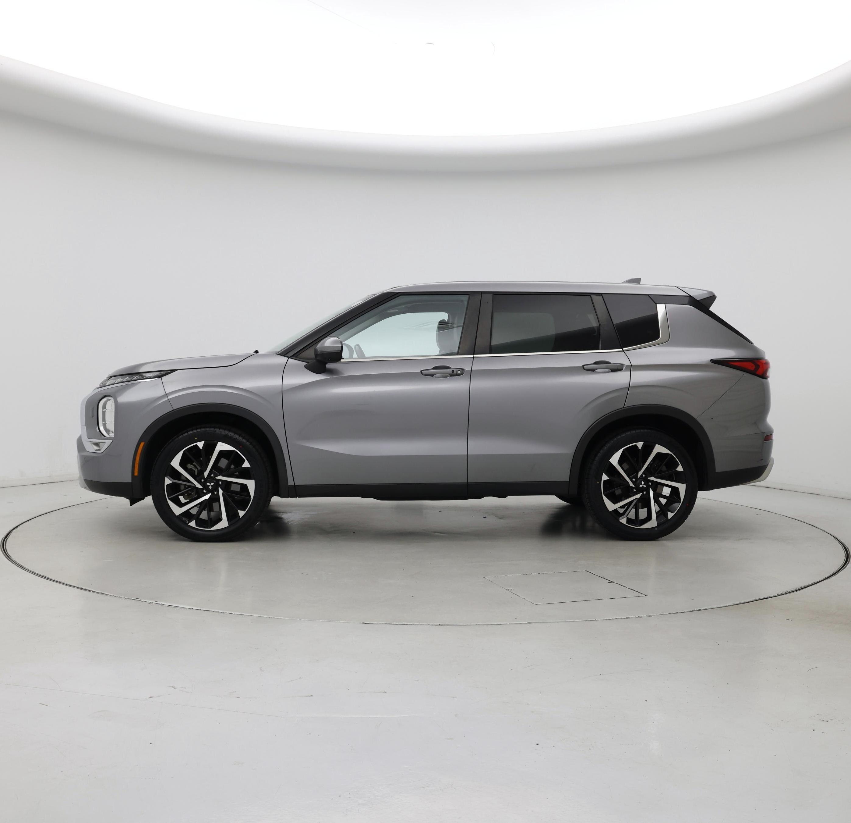 Thumbnail: 2022 Mitsubishi Outlander - 3