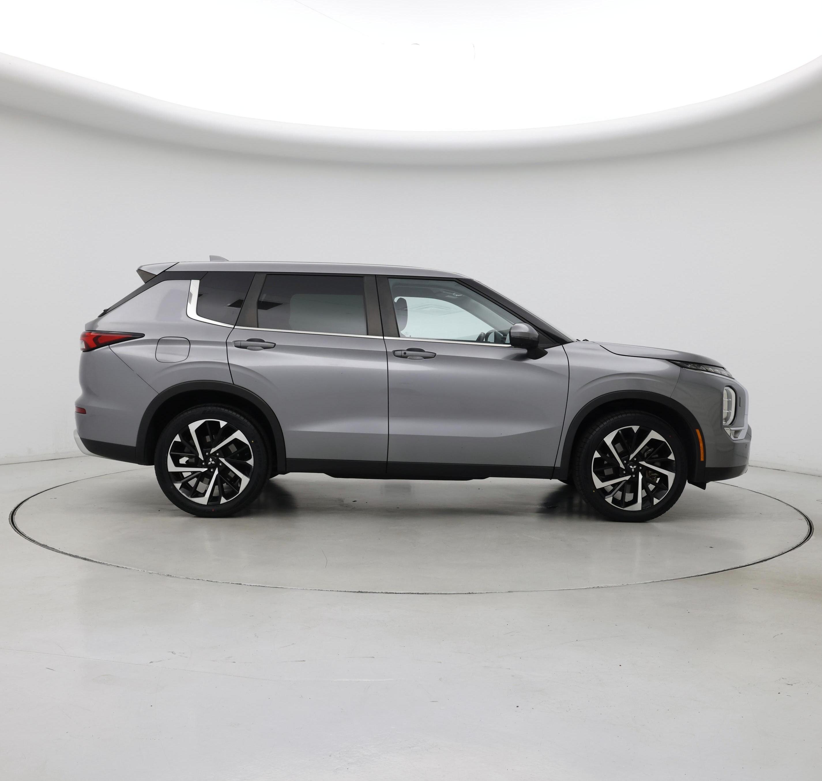 Thumbnail: 2022 Mitsubishi Outlander - 7