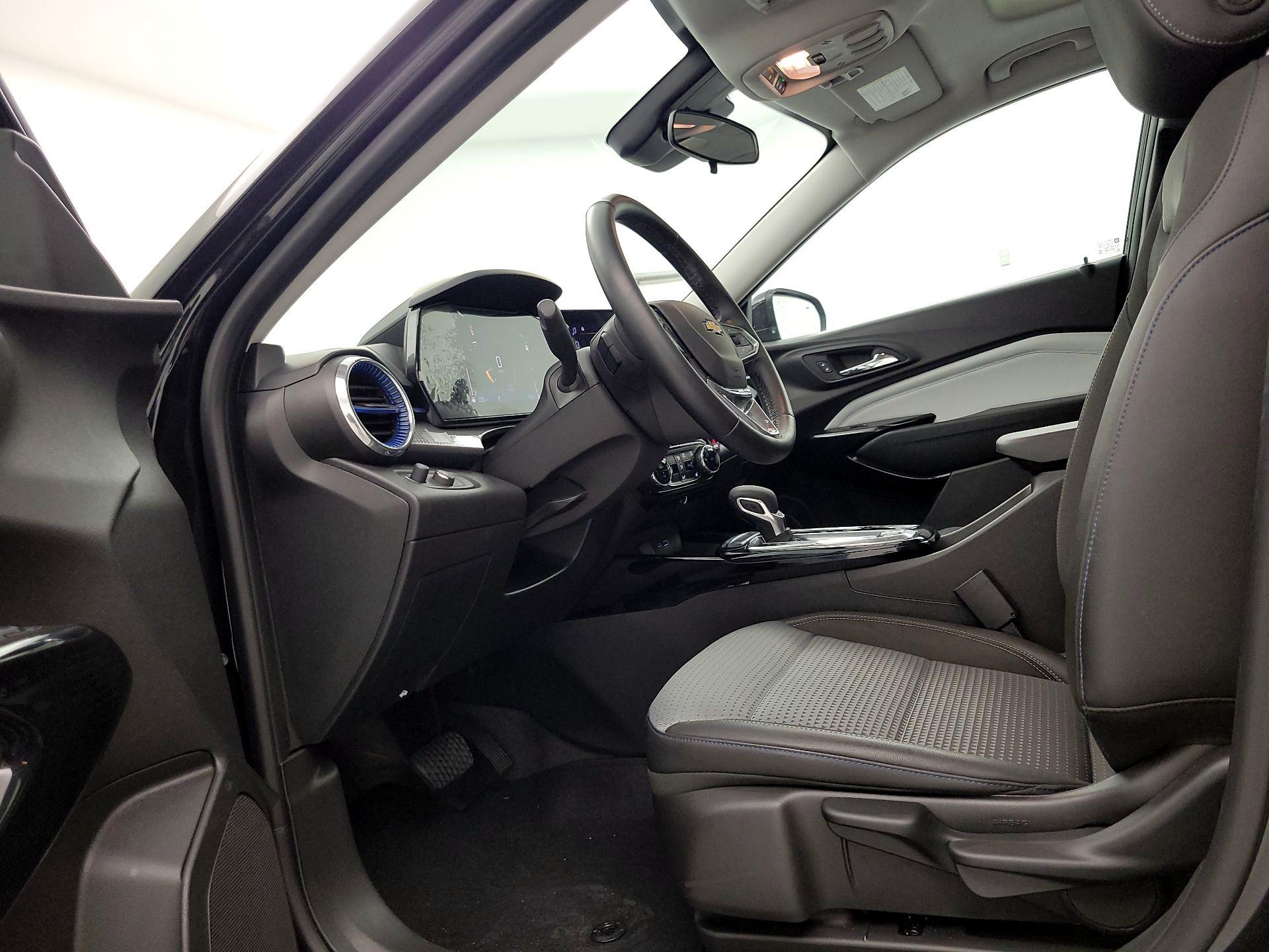 Thumbnail: 2025 Chevrolet Trax - 11