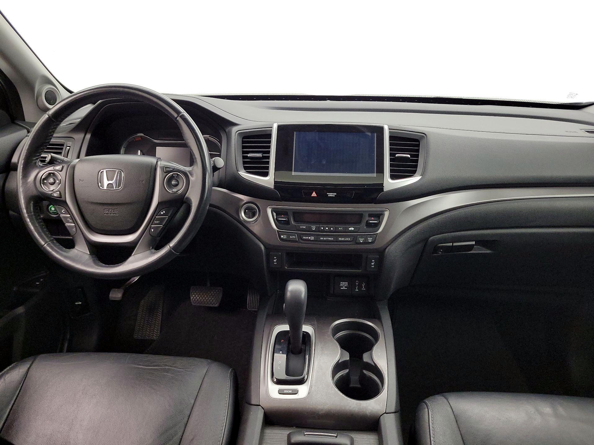 Thumbnail: 2017 Honda Pilot - 9