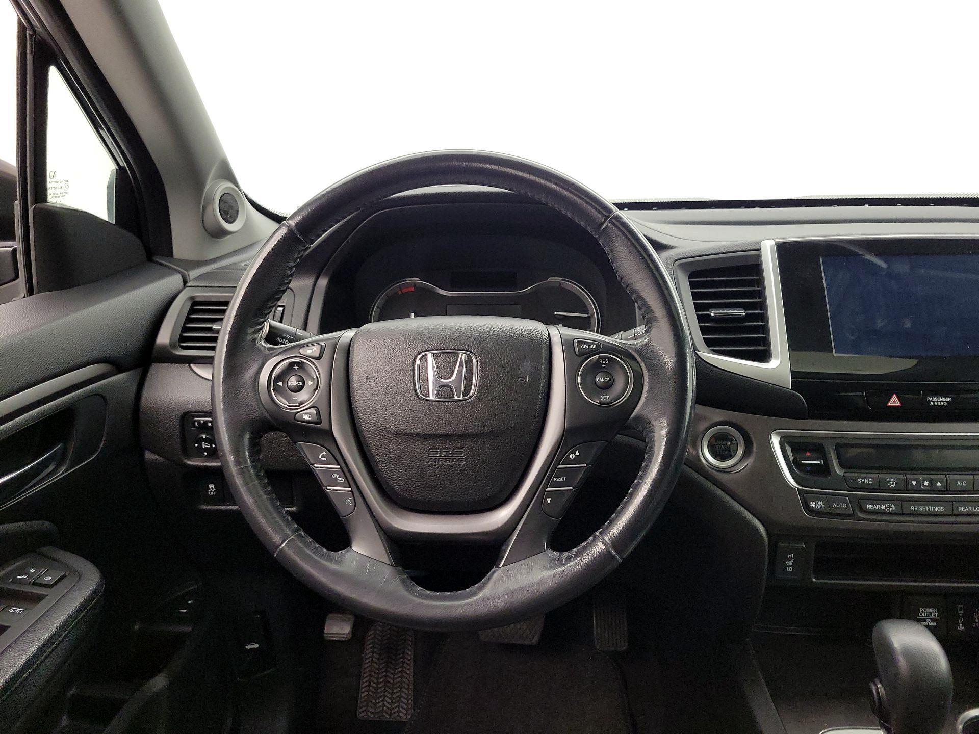 Thumbnail: 2017 Honda Pilot - 10