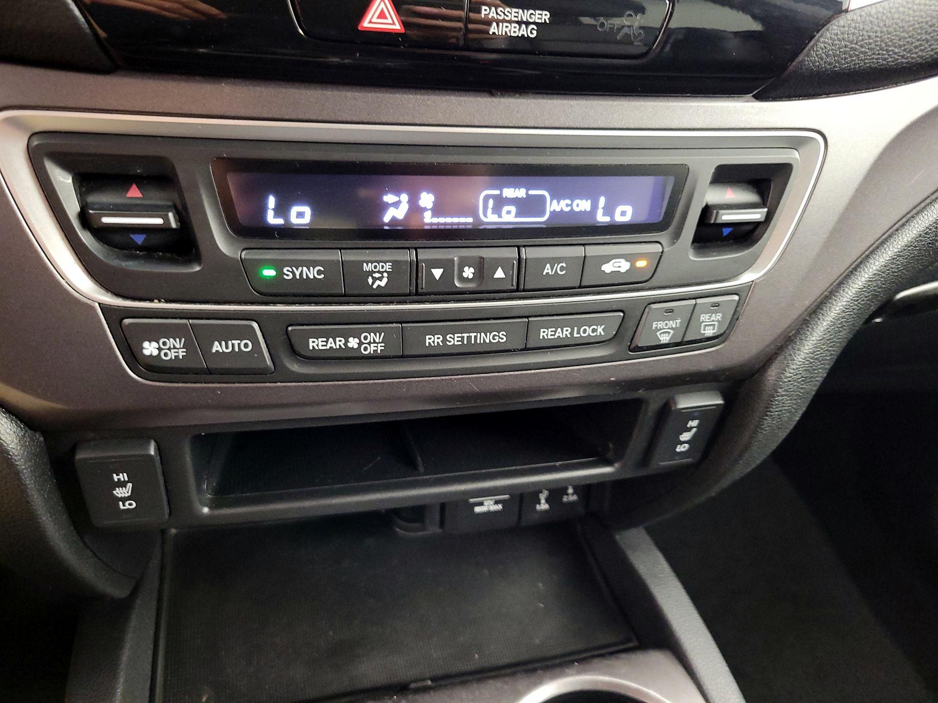 Thumbnail: 2017 Honda Pilot - 16