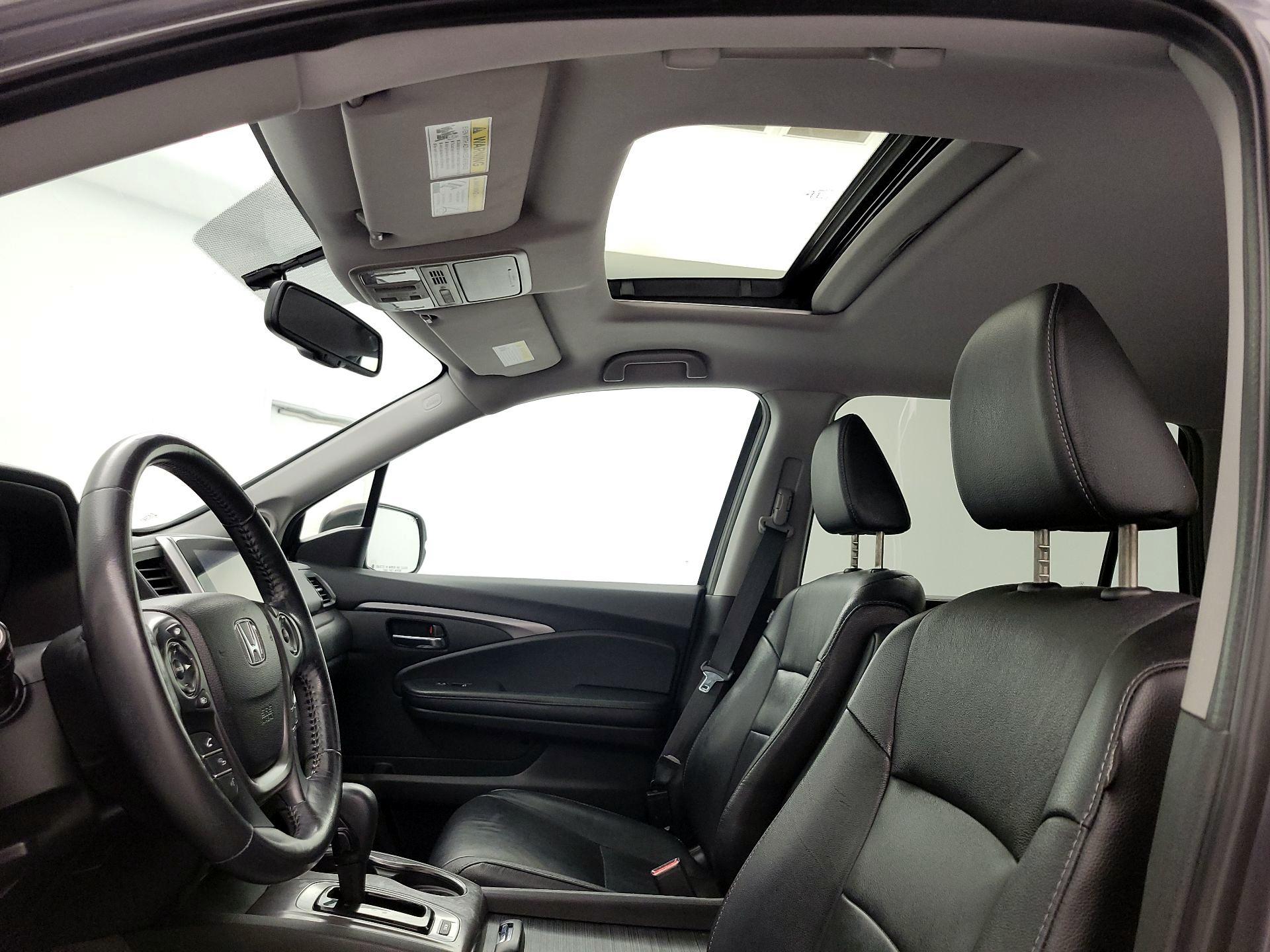 Thumbnail: 2017 Honda Pilot - 19