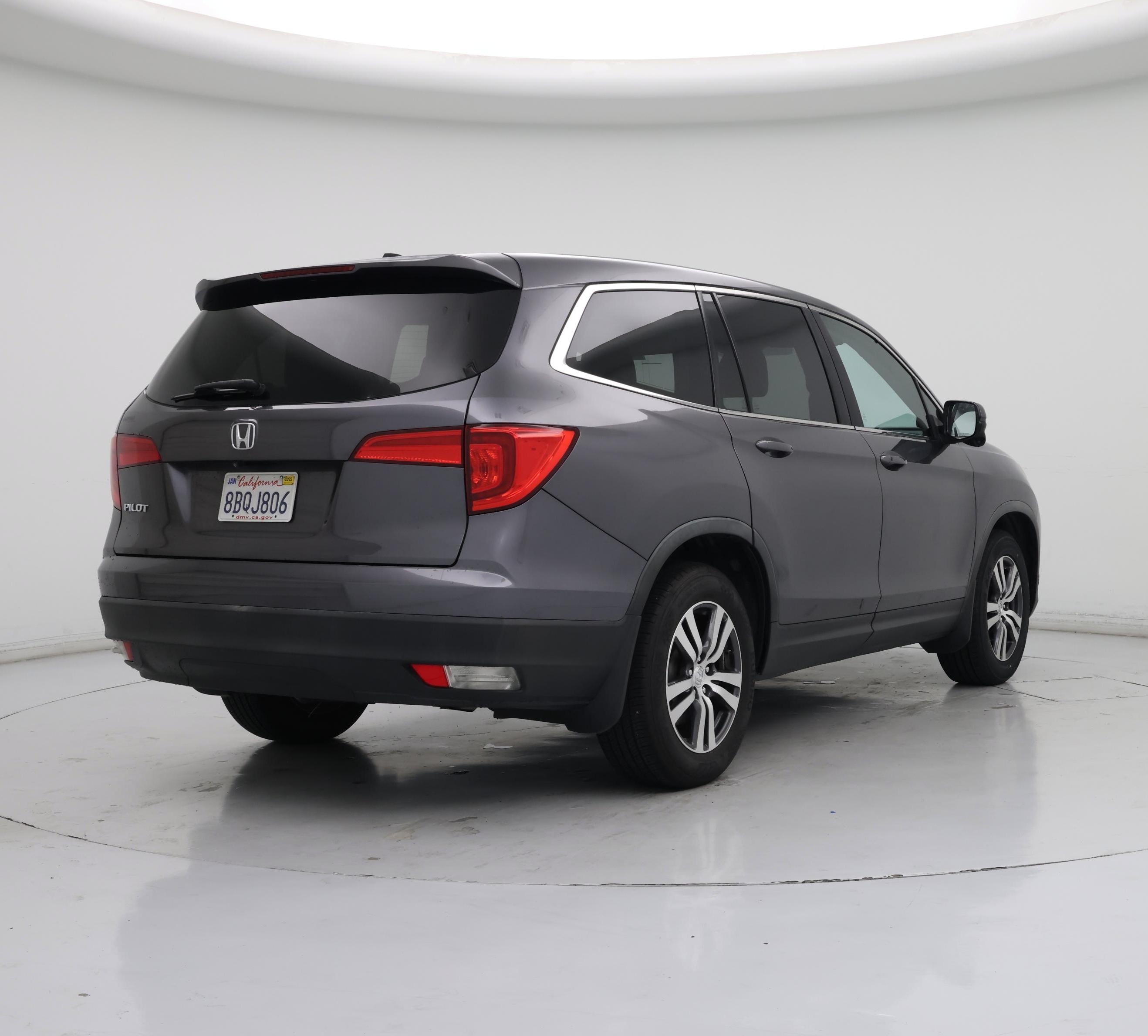 Thumbnail: 2017 Honda Pilot - 8