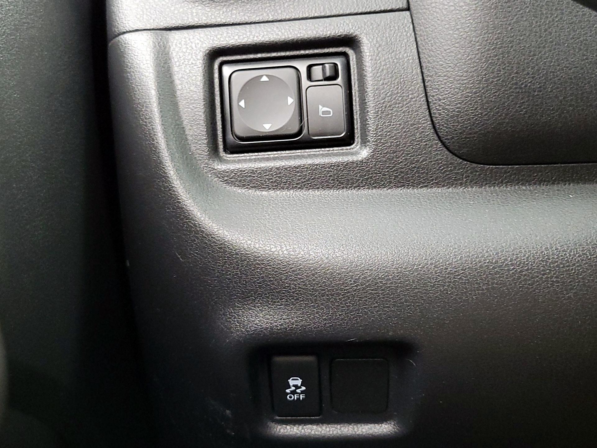 Thumbnail: 2016 Nissan Versa - 13