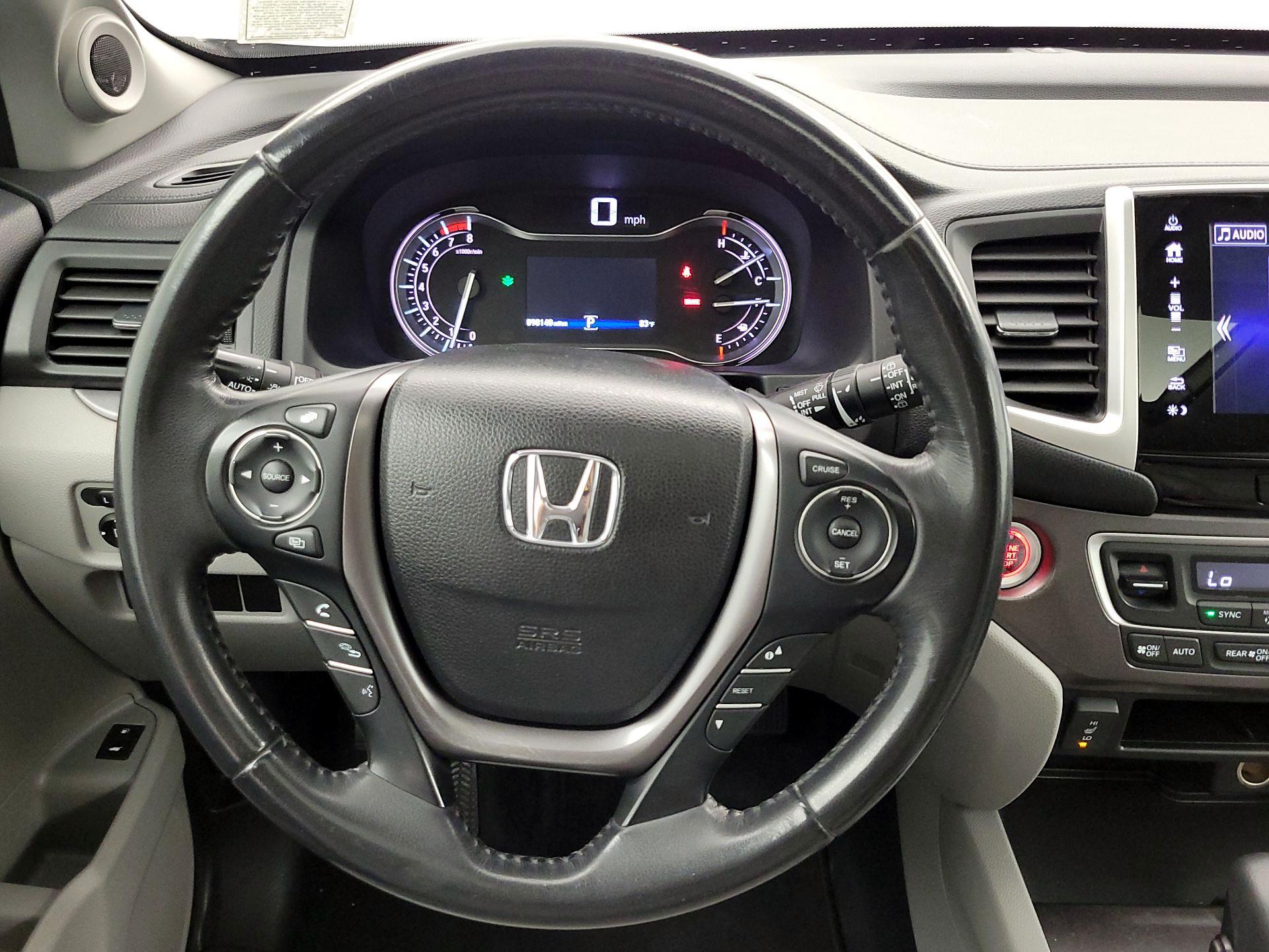 Thumbnail: 2017 Honda Pilot - 10