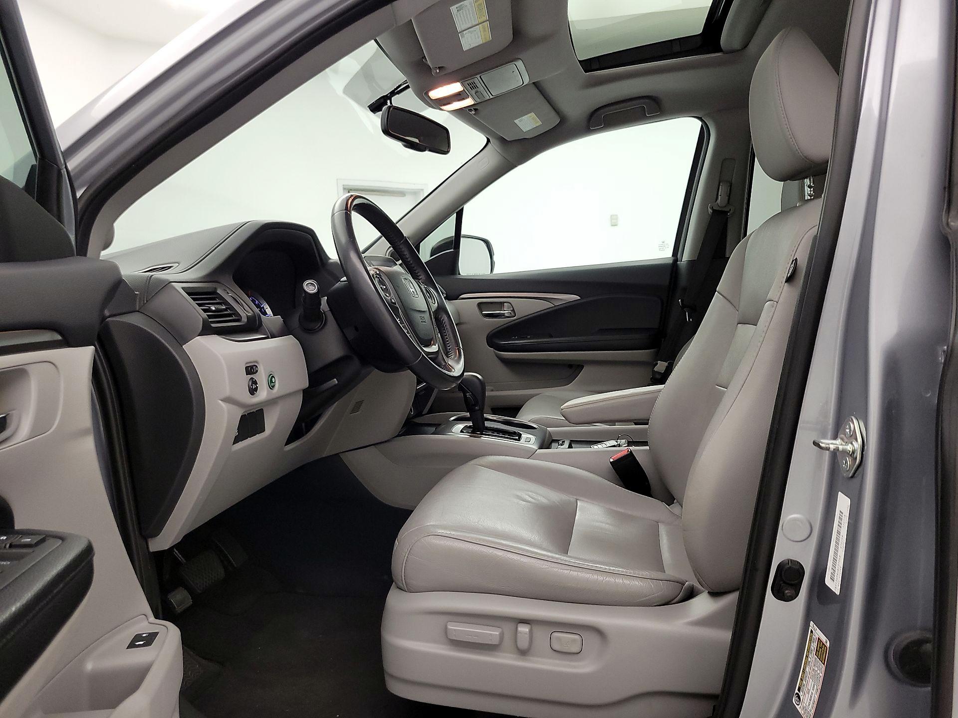 Thumbnail: 2017 Honda Pilot - 11