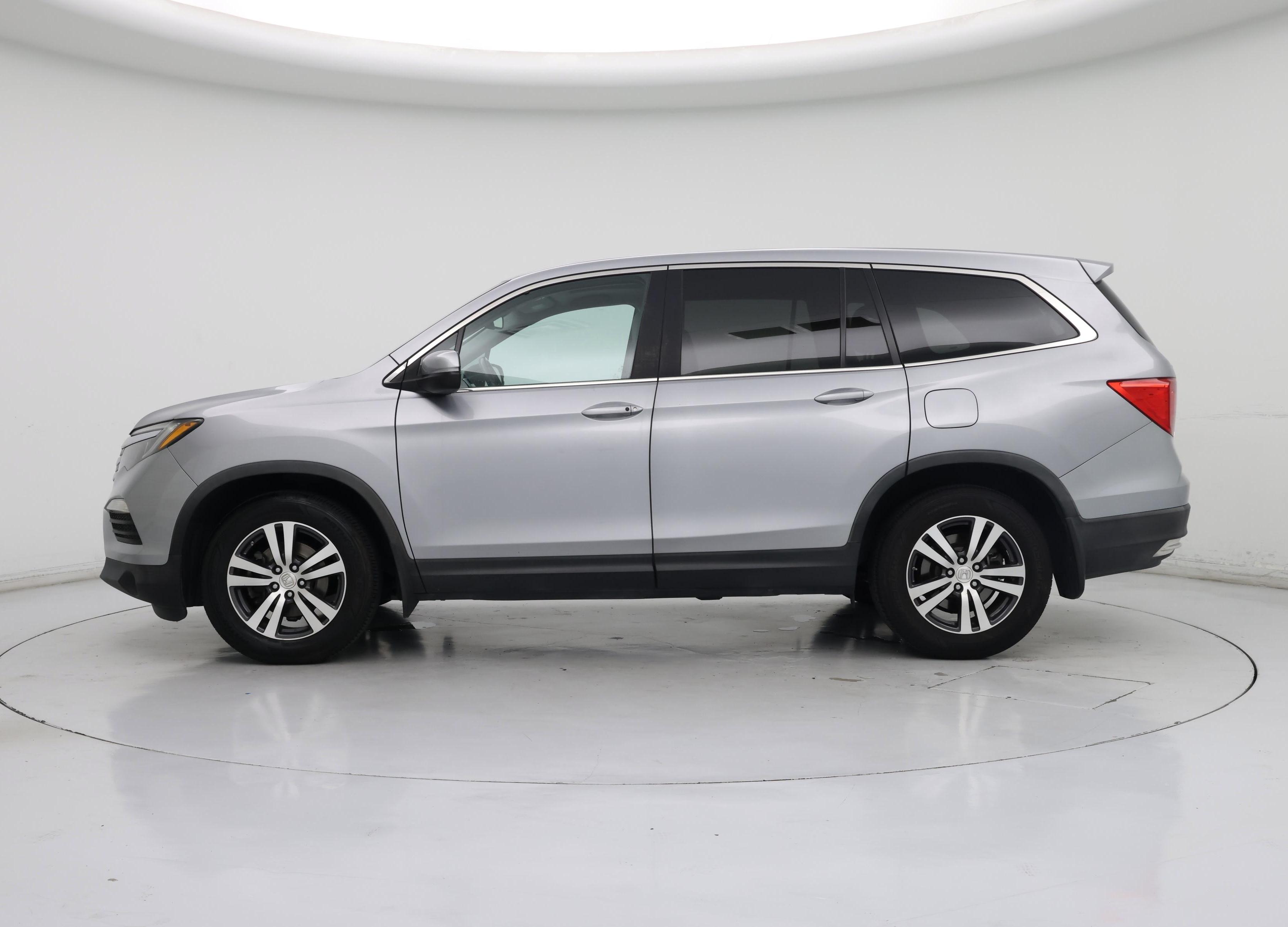 Thumbnail: 2017 Honda Pilot - 3