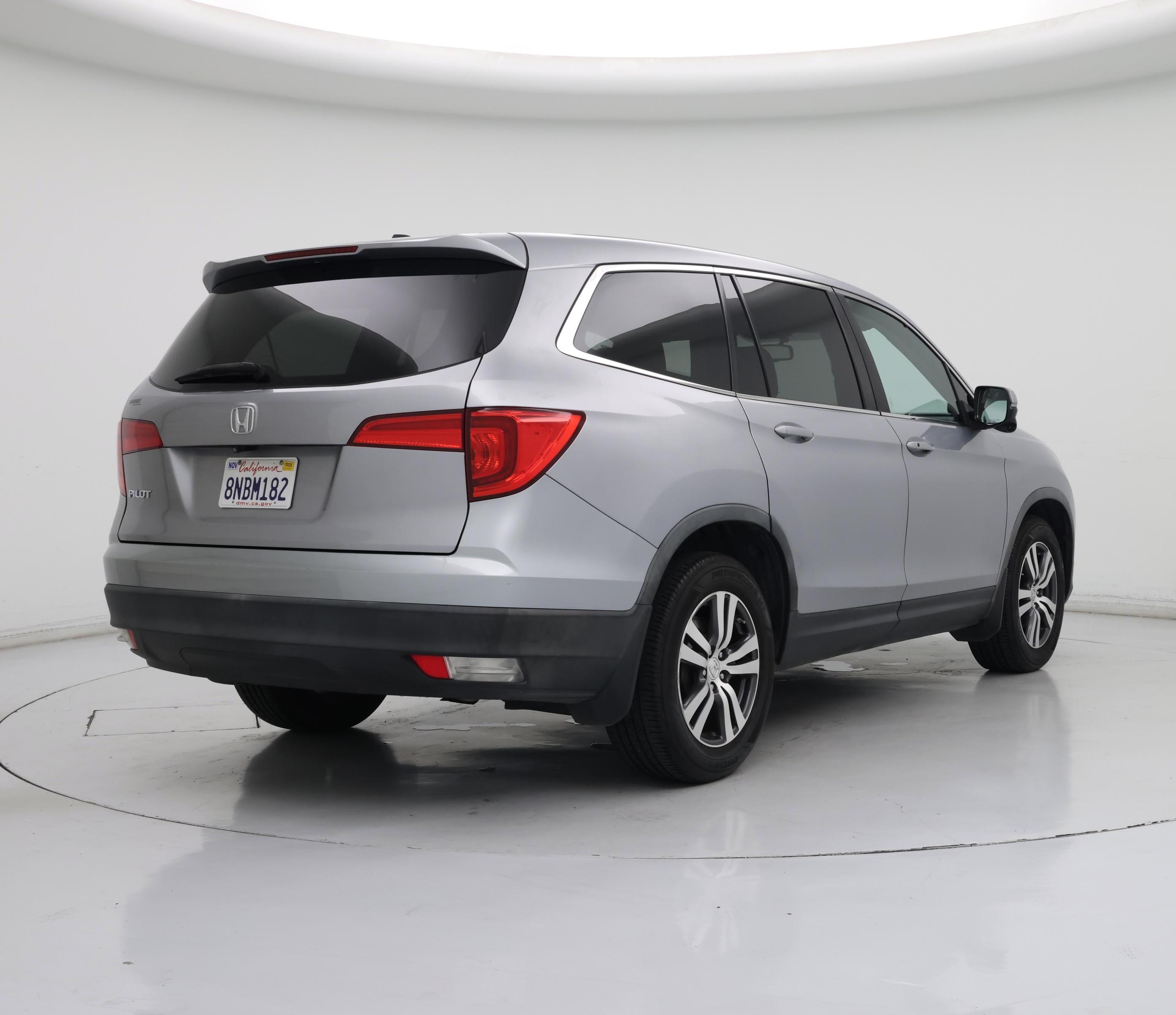 Thumbnail: 2017 Honda Pilot - 8