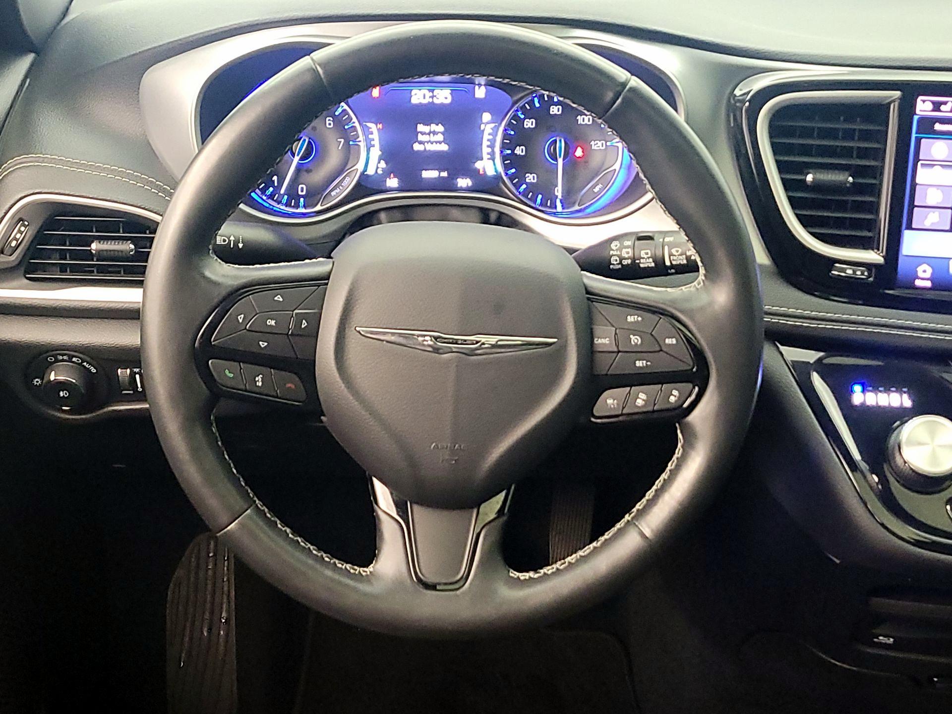 Thumbnail: 2021 Chrysler Pacifica - 10