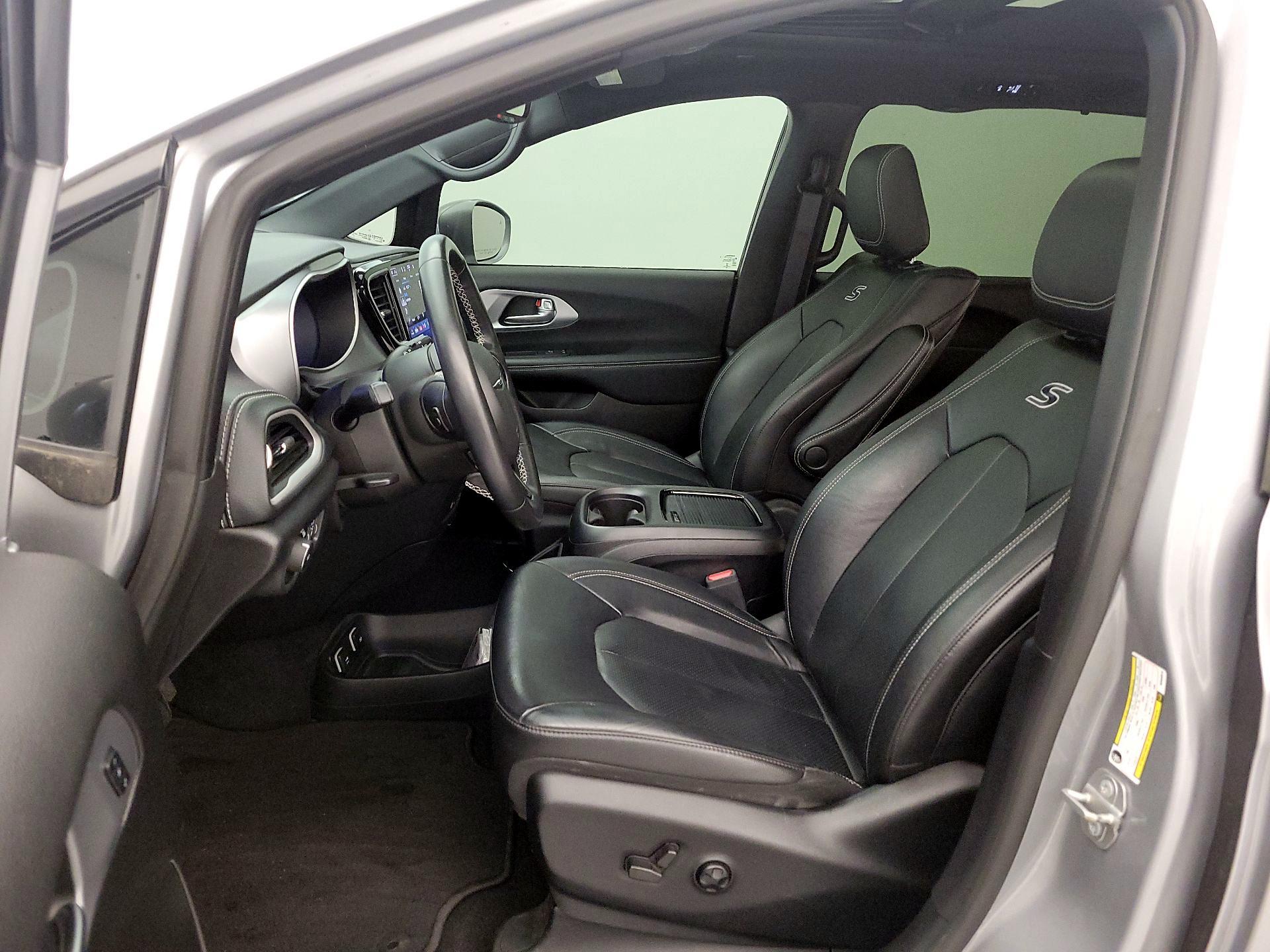 Thumbnail: 2021 Chrysler Pacifica - 11