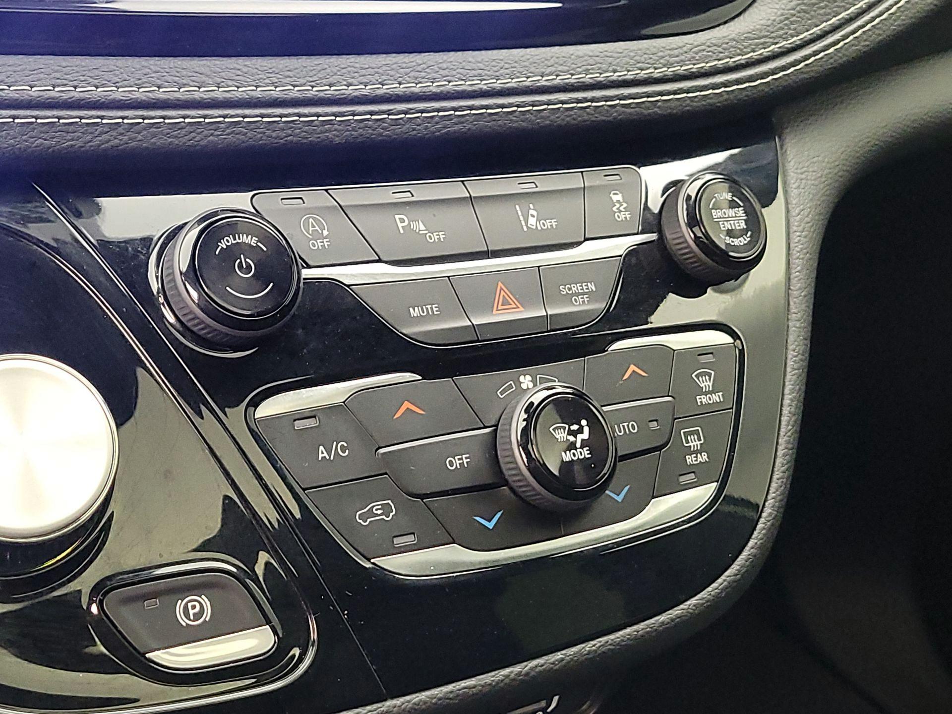 Thumbnail: 2021 Chrysler Pacifica - 16
