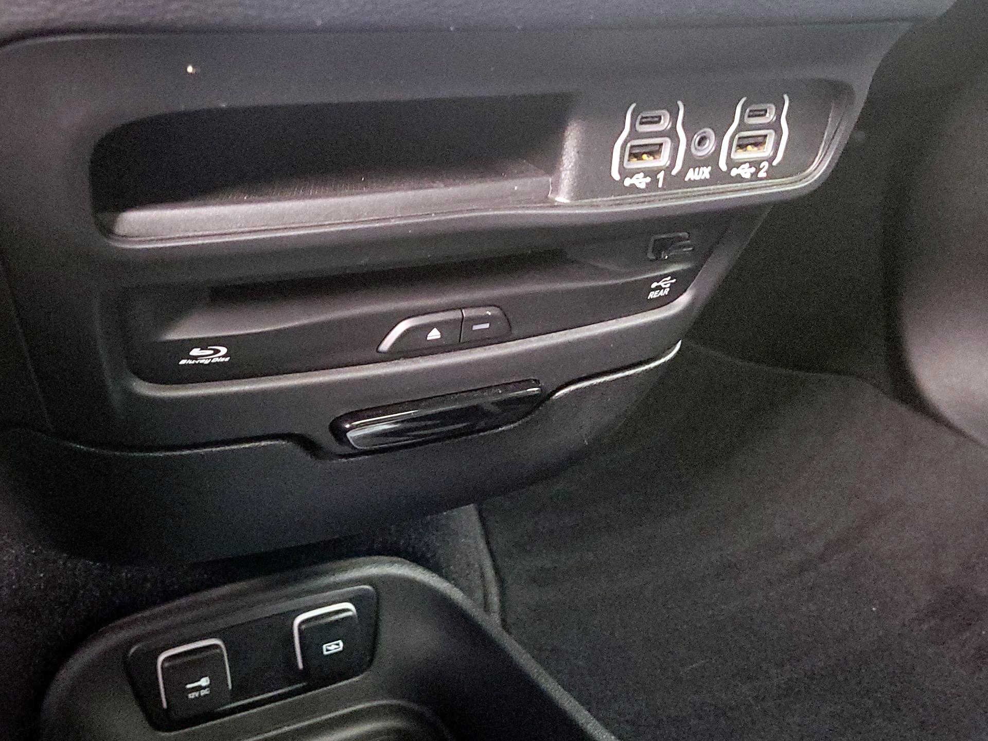 Thumbnail: 2021 Chrysler Pacifica - 18
