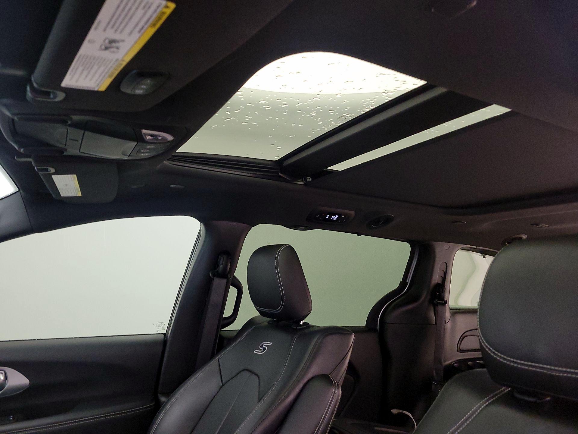 Thumbnail: 2021 Chrysler Pacifica - 19