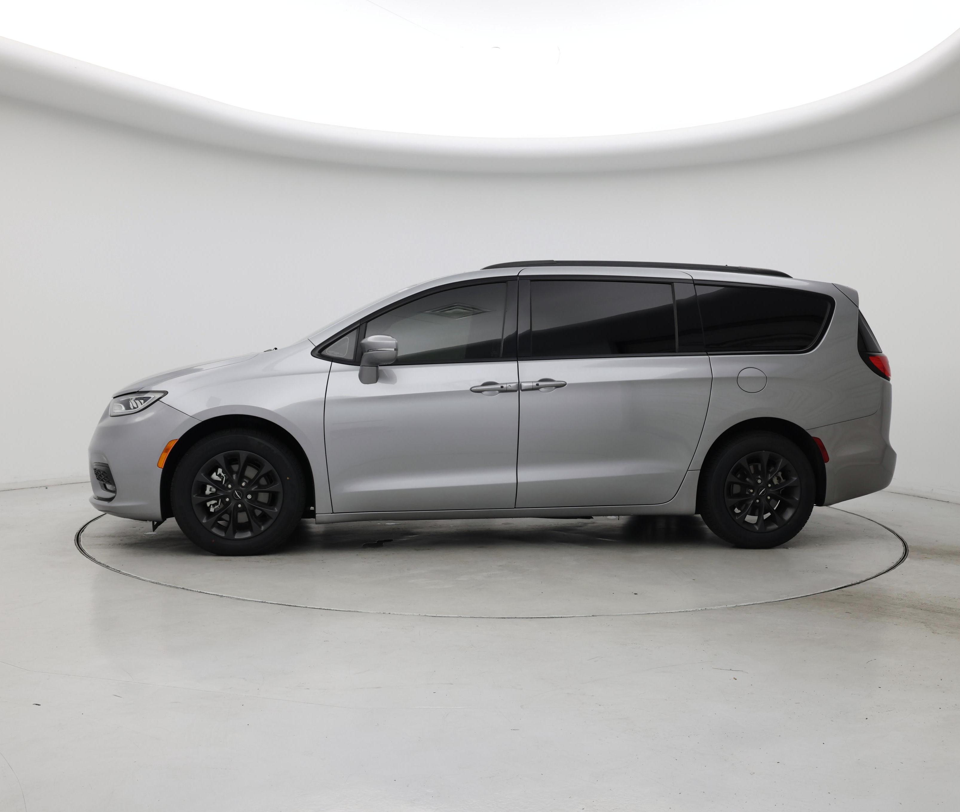 Thumbnail: 2021 Chrysler Pacifica - 3