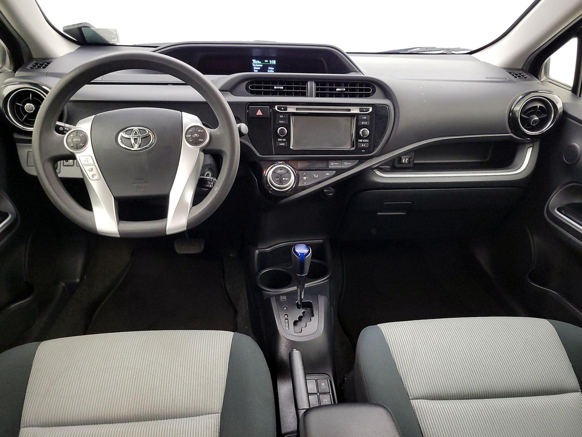 Thumbnail: 2016 Toyota Prius c - 9