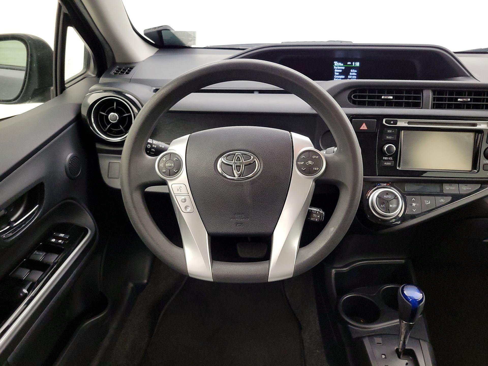 Thumbnail: 2016 Toyota Prius c - 10