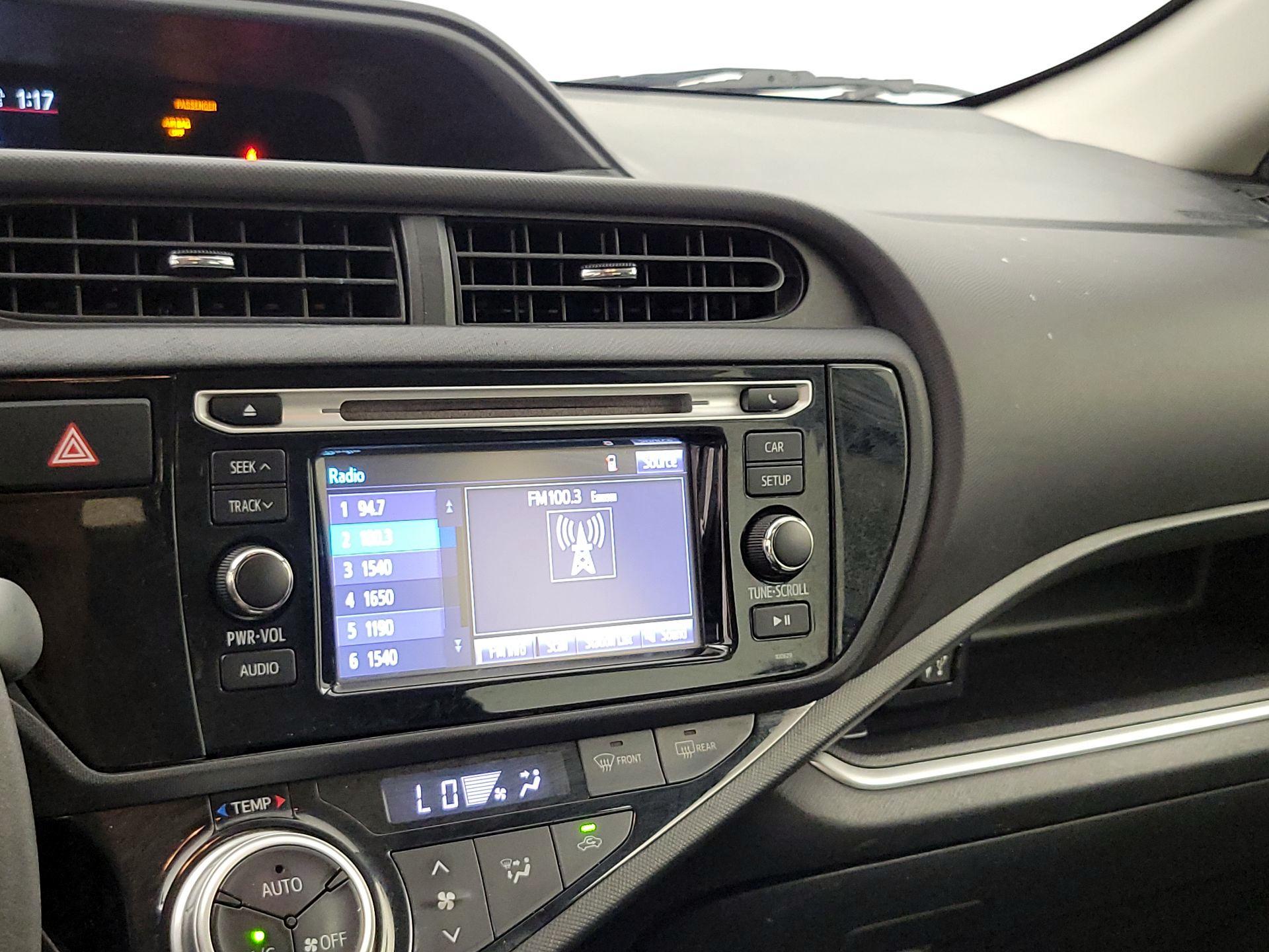 Thumbnail: 2016 Toyota Prius c - 14