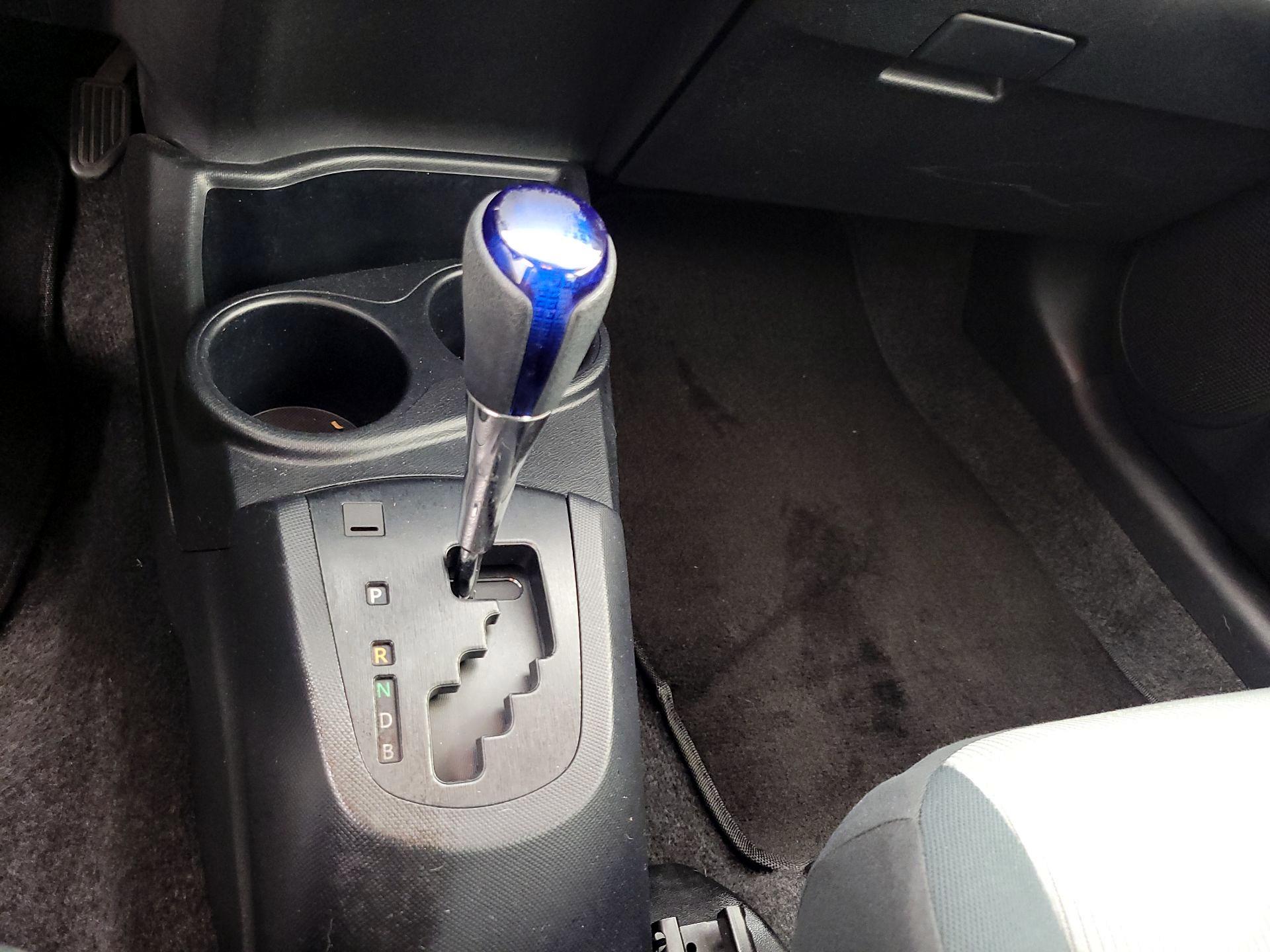 Thumbnail: 2016 Toyota Prius c - 16