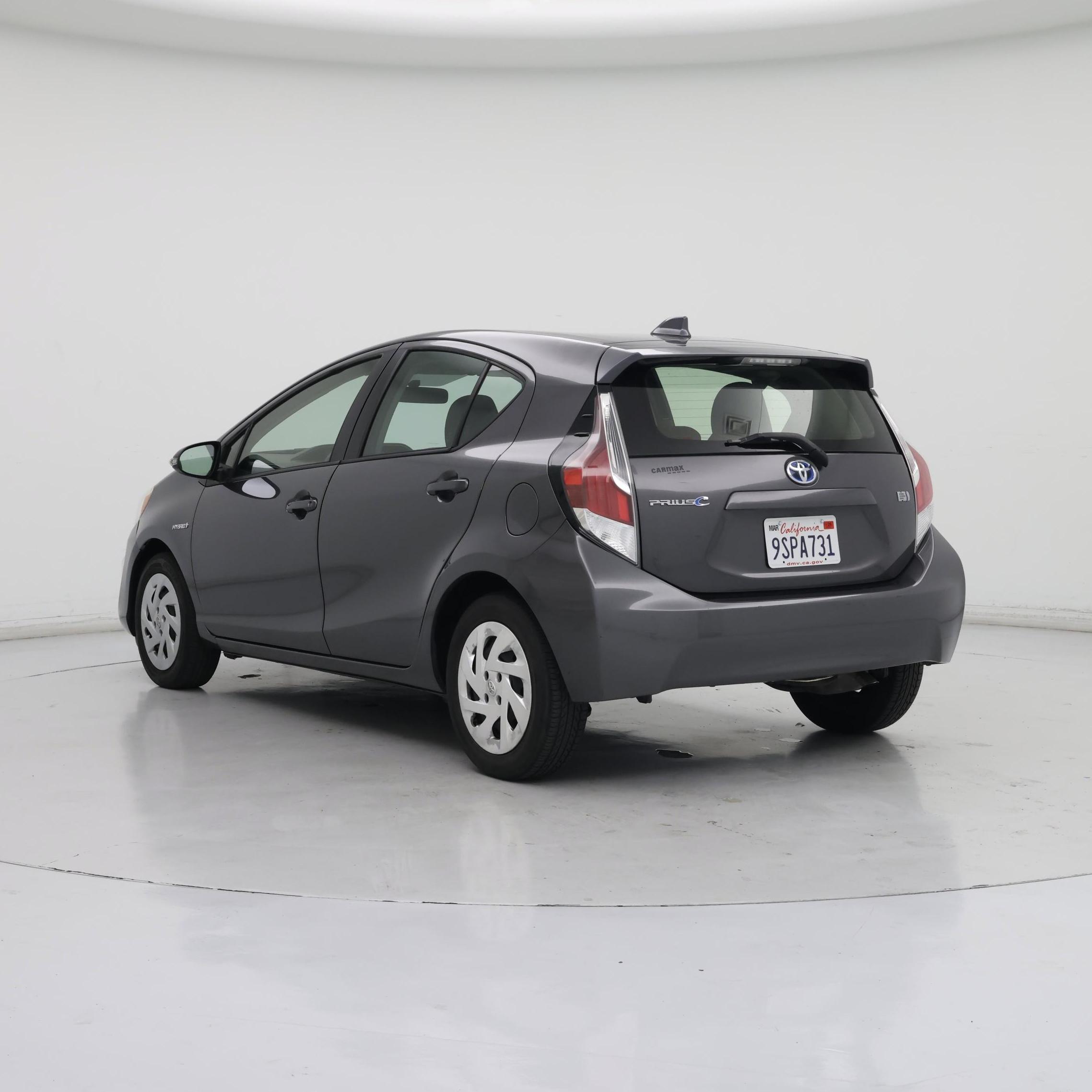 Thumbnail: 2016 Toyota Prius c - 2
