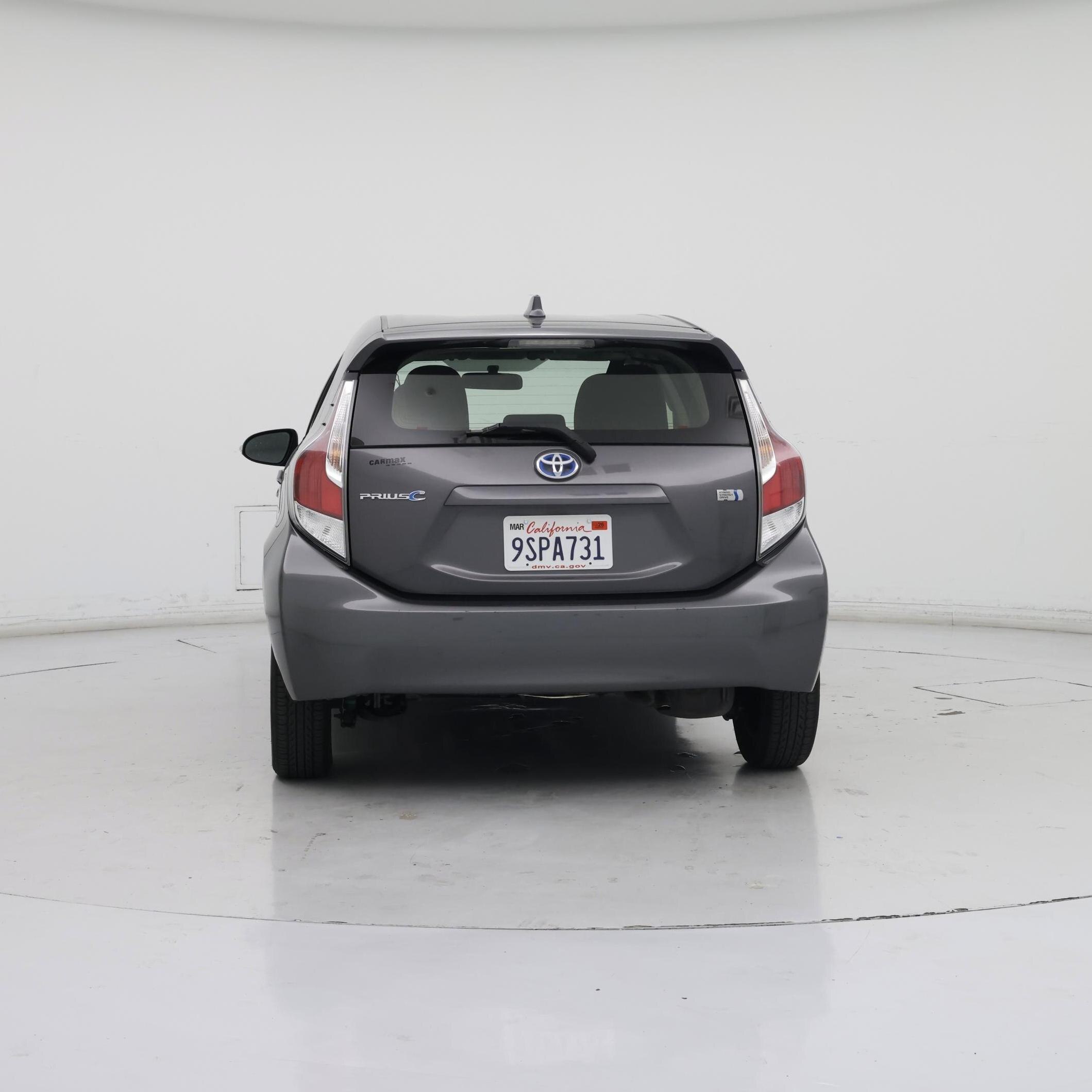 Thumbnail: 2016 Toyota Prius c - 6