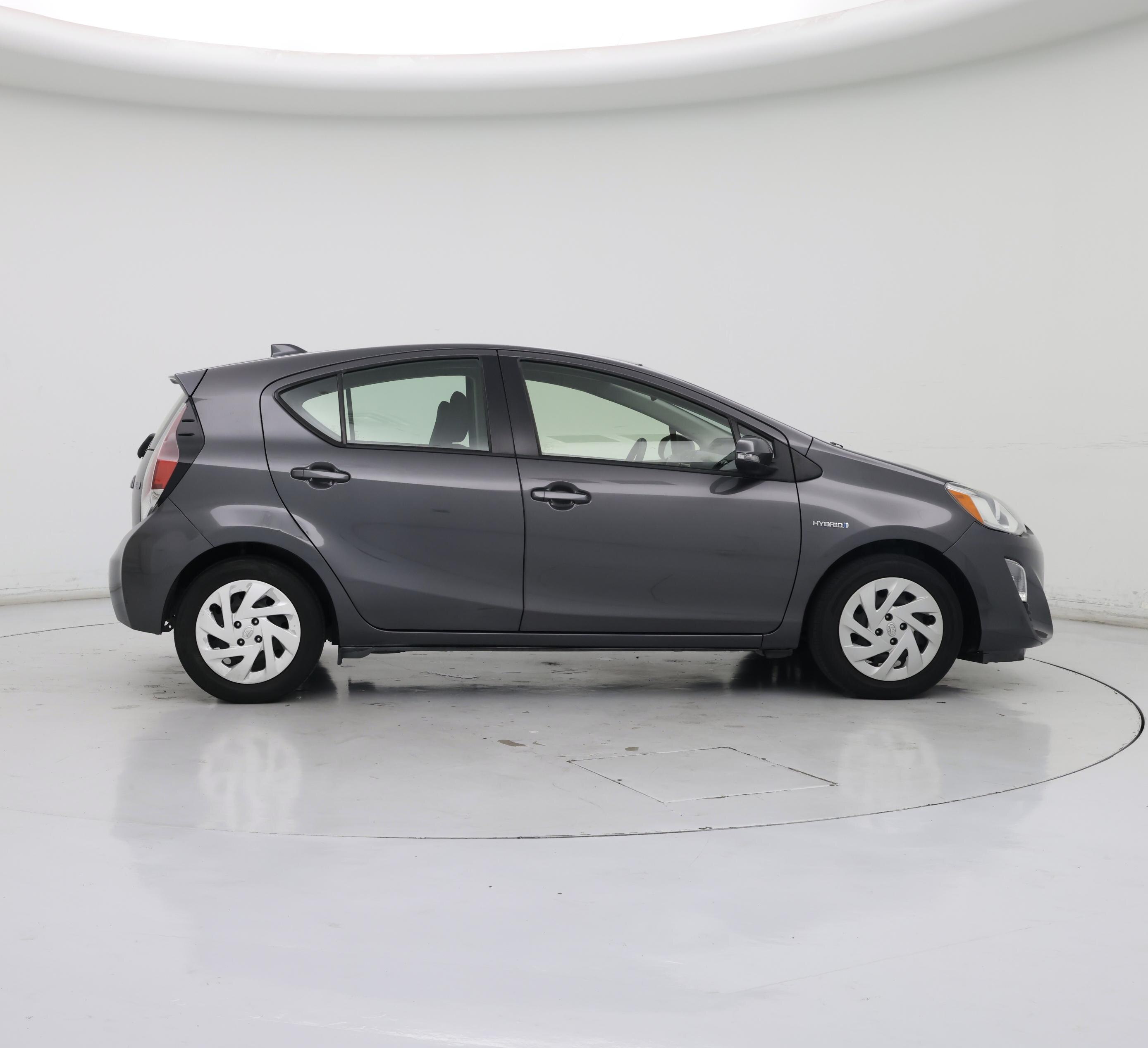Thumbnail: 2016 Toyota Prius c - 7