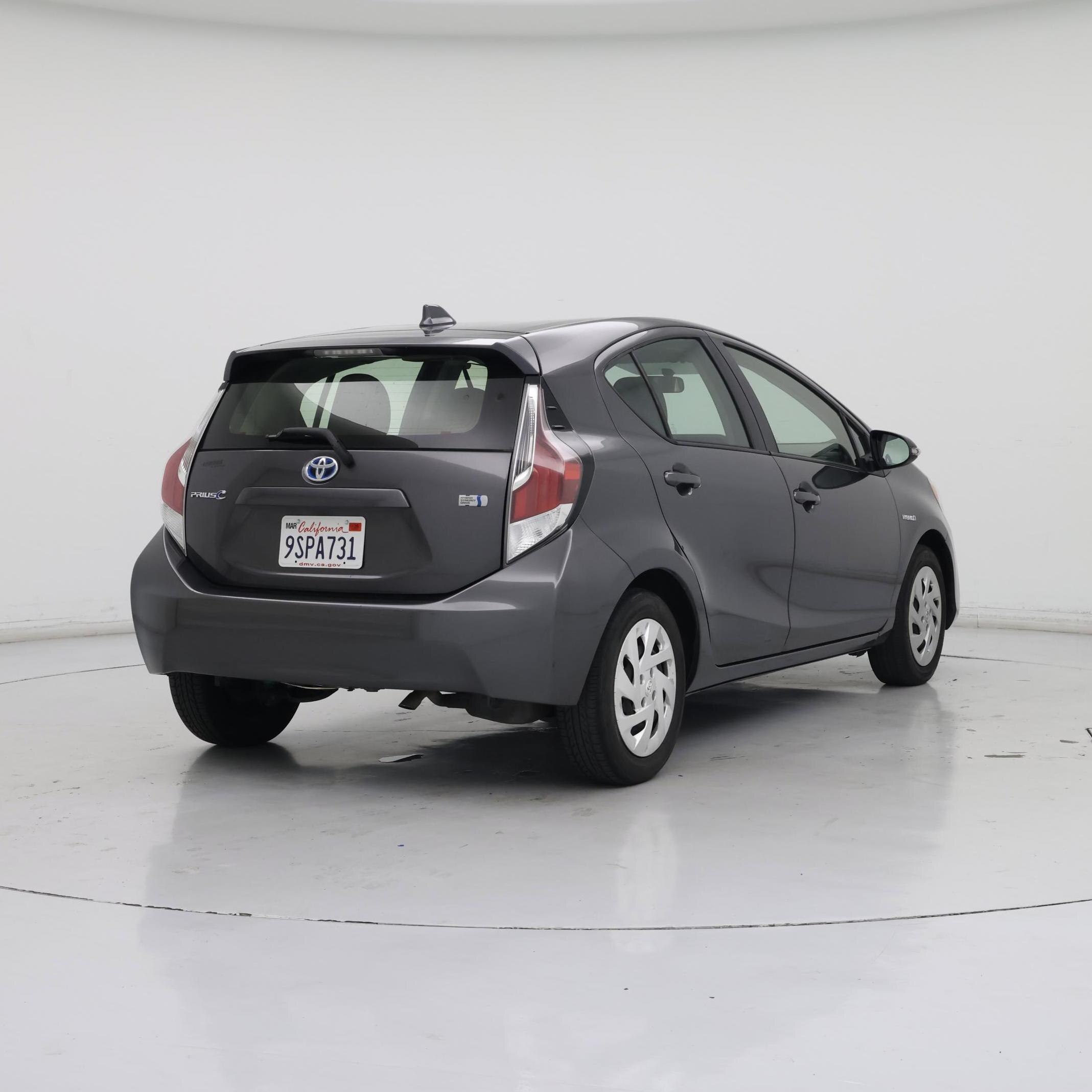 Thumbnail: 2016 Toyota Prius c - 8