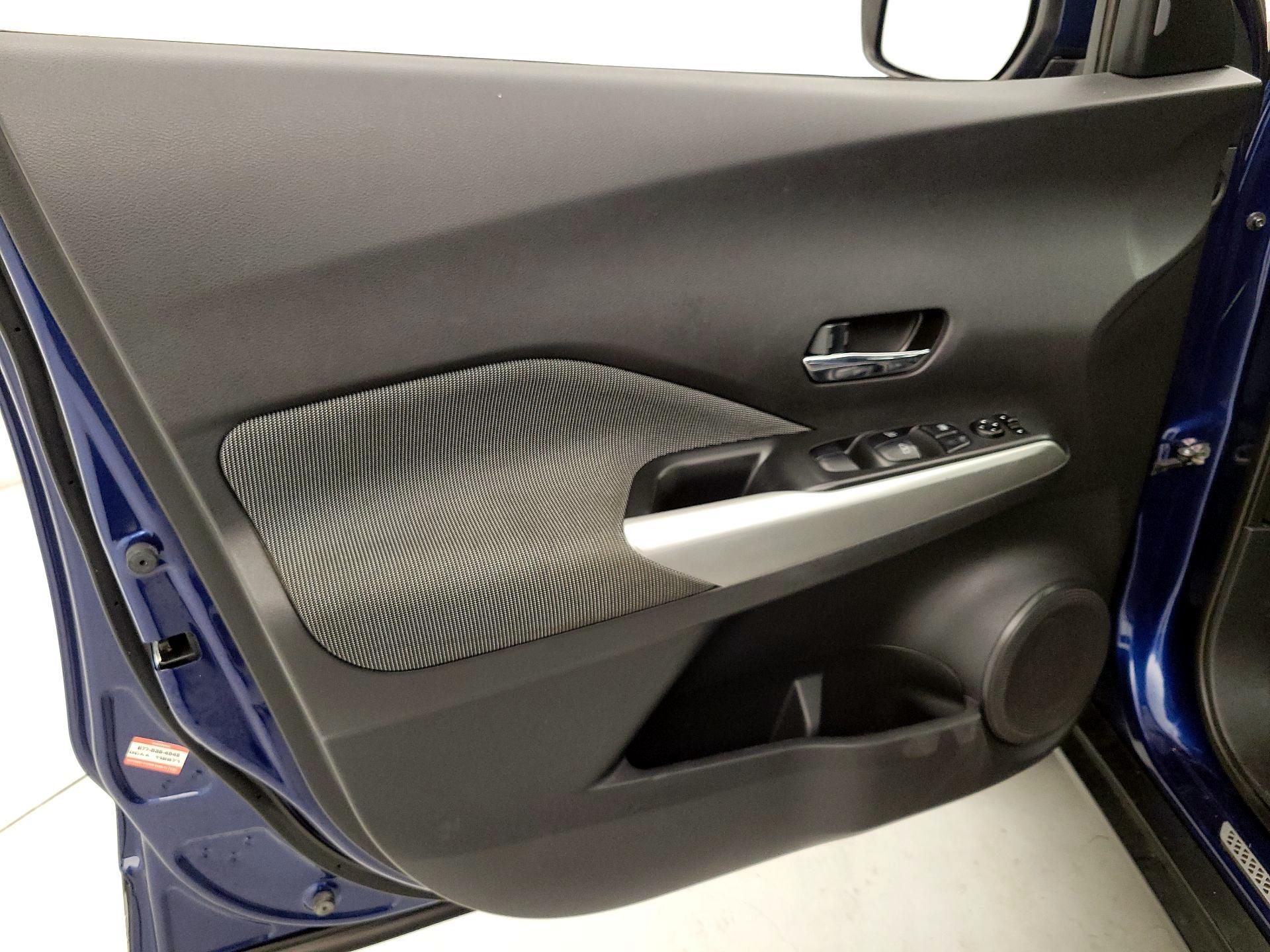Thumbnail: 2019 Nissan Kicks - 12