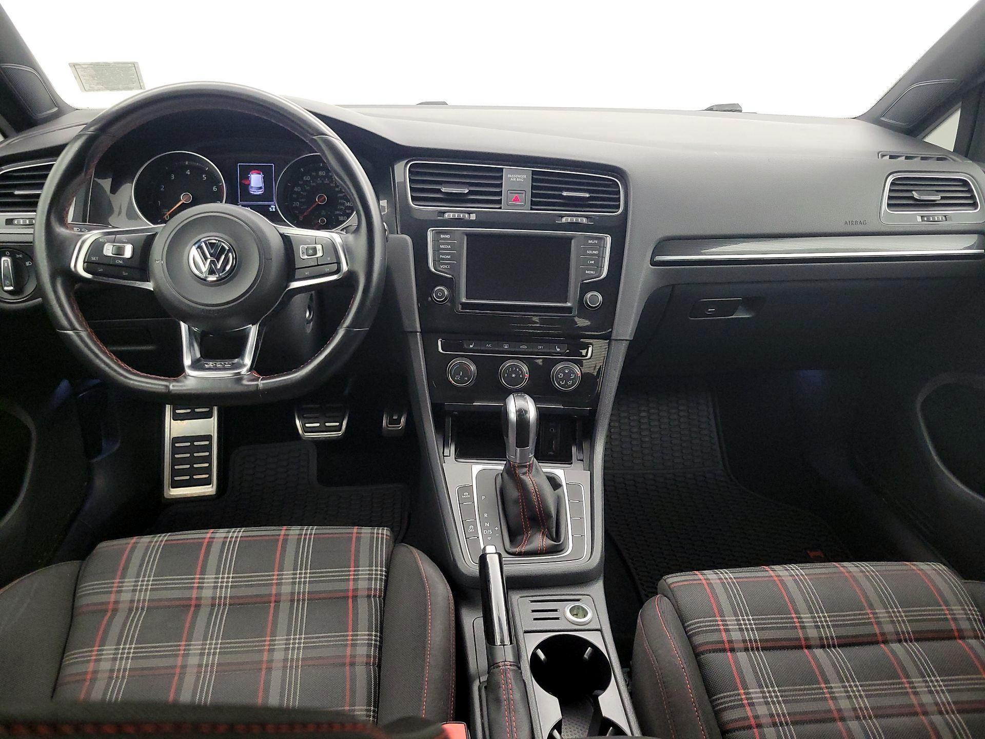 Thumbnail: 2016 Volkswagen Golf - 9