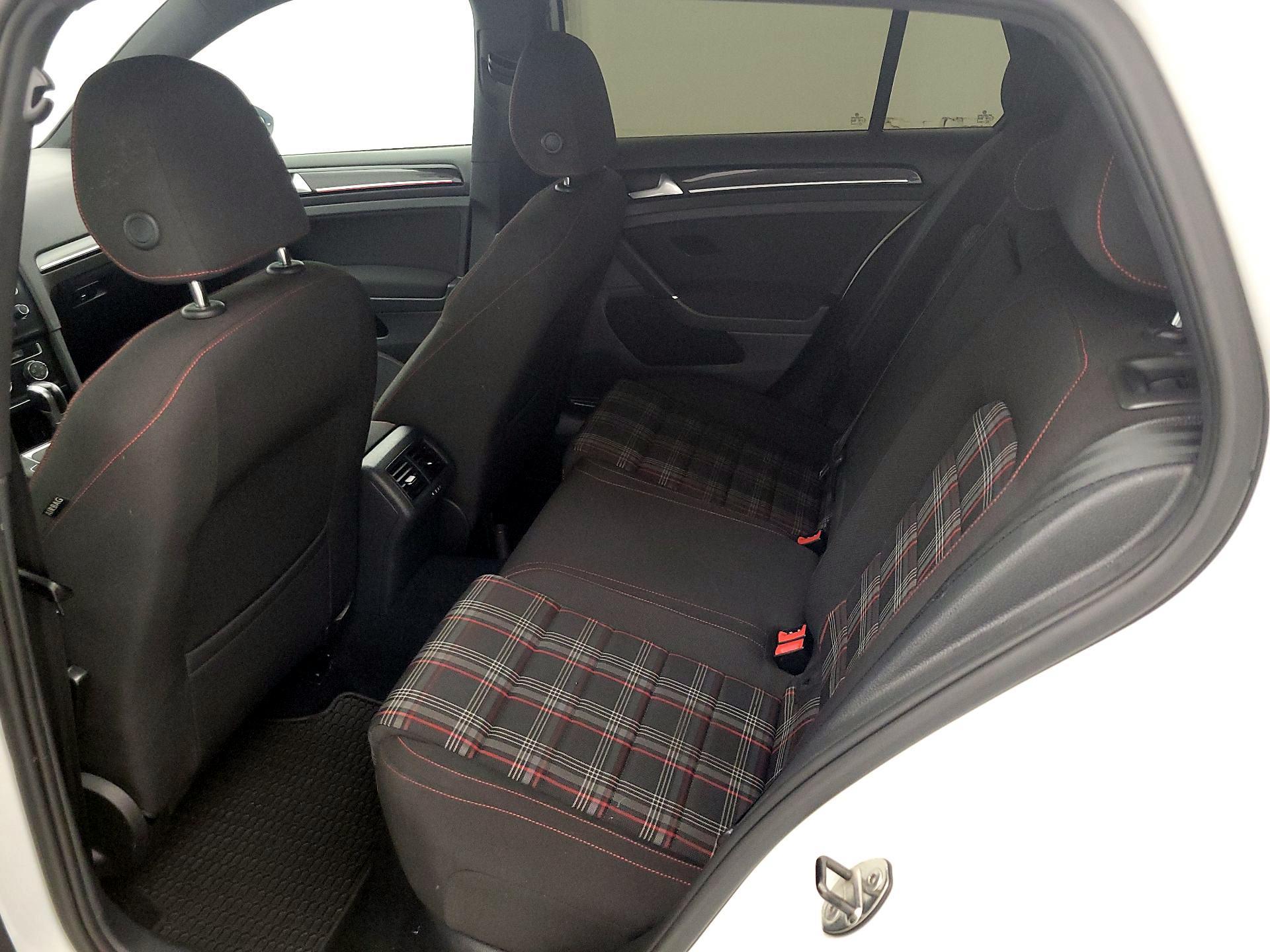 Thumbnail: 2016 Volkswagen Golf - 19