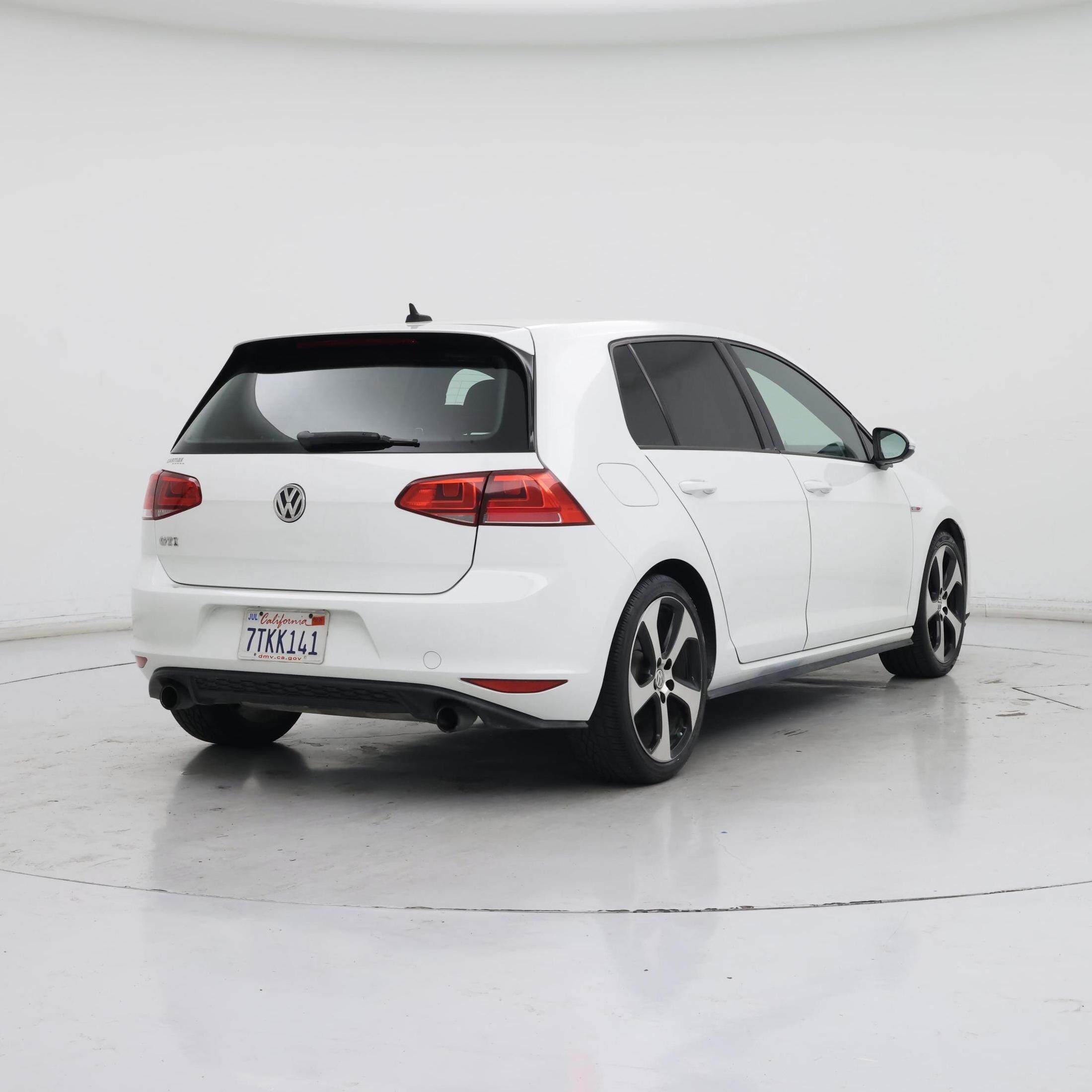 Thumbnail: 2016 Volkswagen Golf - 8