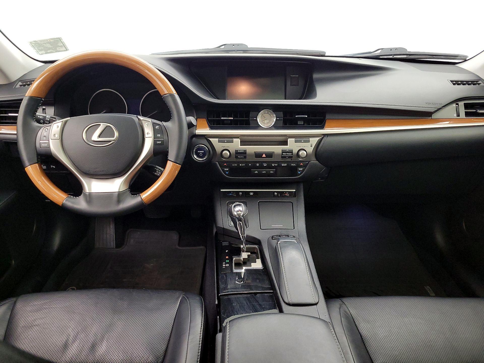 Thumbnail: 2013 Lexus ES - 9