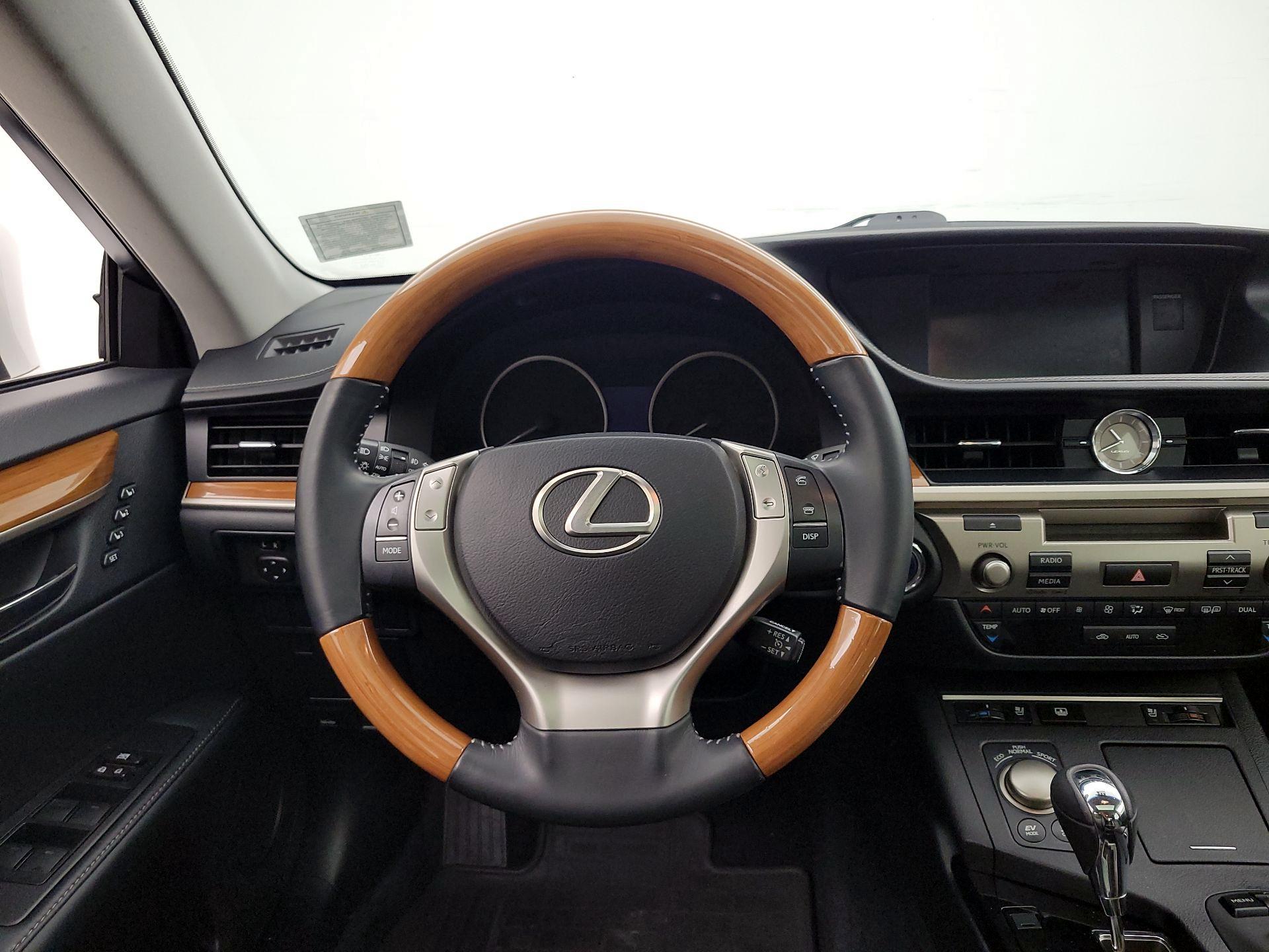 Thumbnail: 2013 Lexus ES - 10