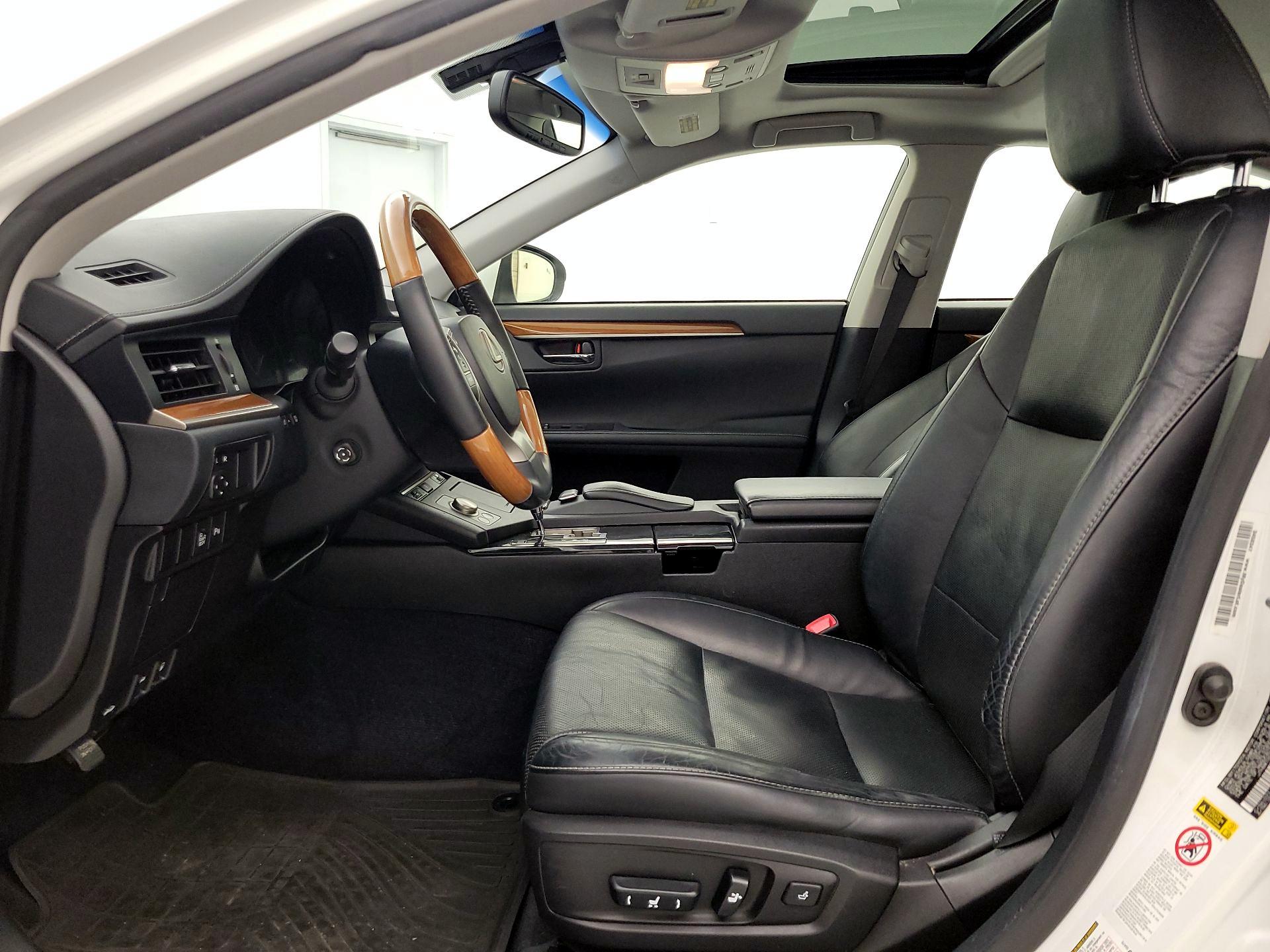 Thumbnail: 2013 Lexus ES - 11
