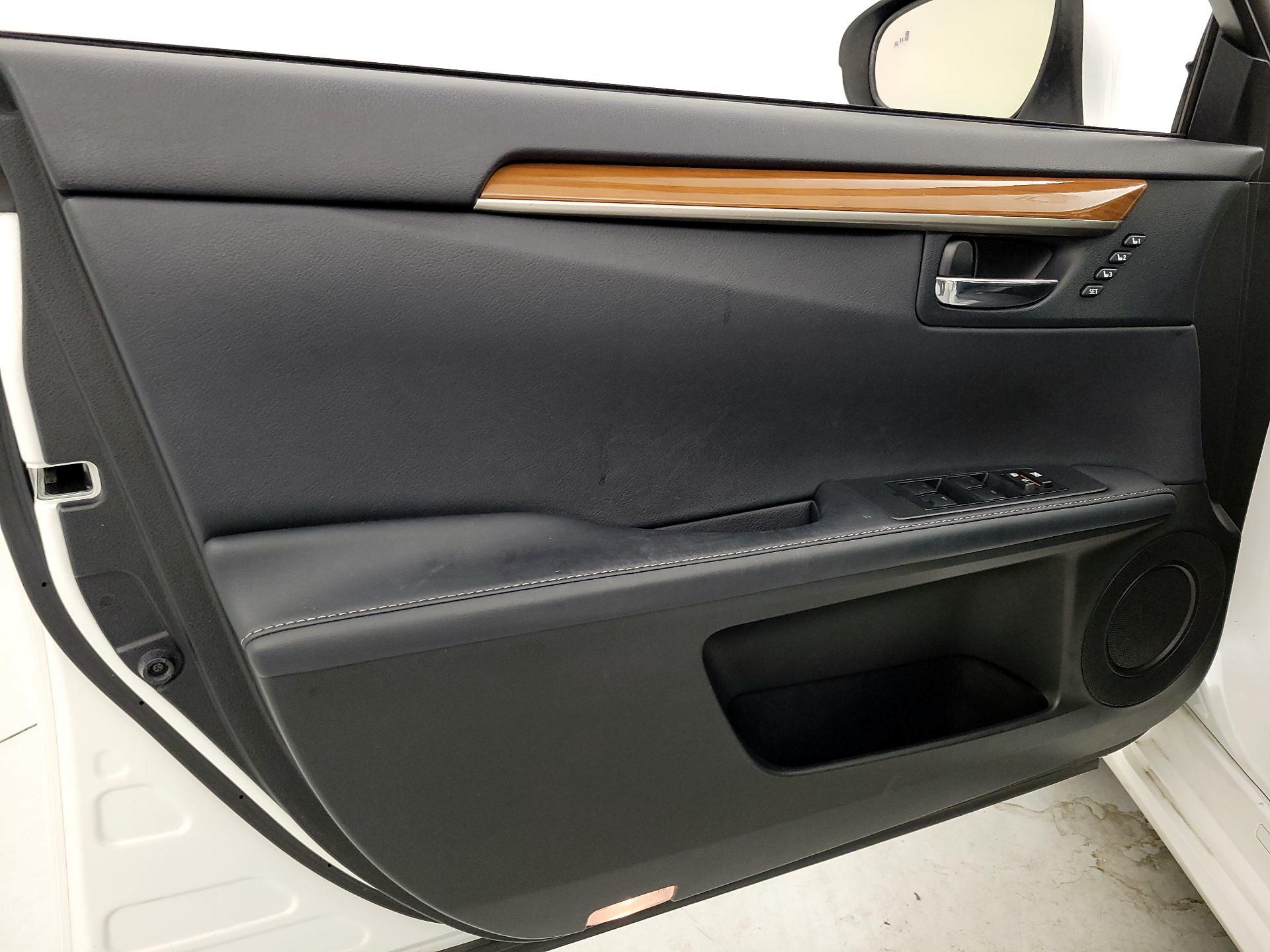 Thumbnail: 2013 Lexus ES - 12