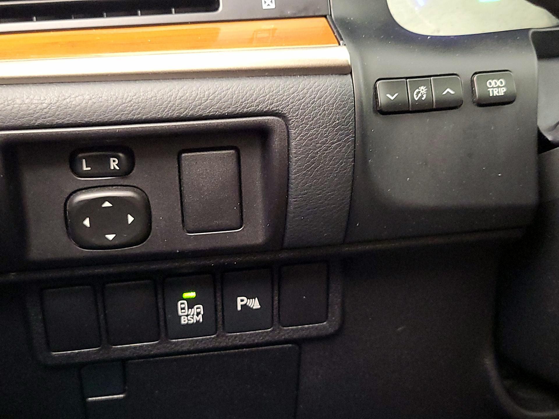 Thumbnail: 2013 Lexus ES - 13