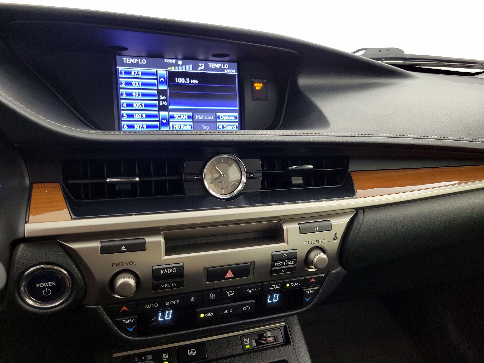 Thumbnail: 2013 Lexus ES - 16