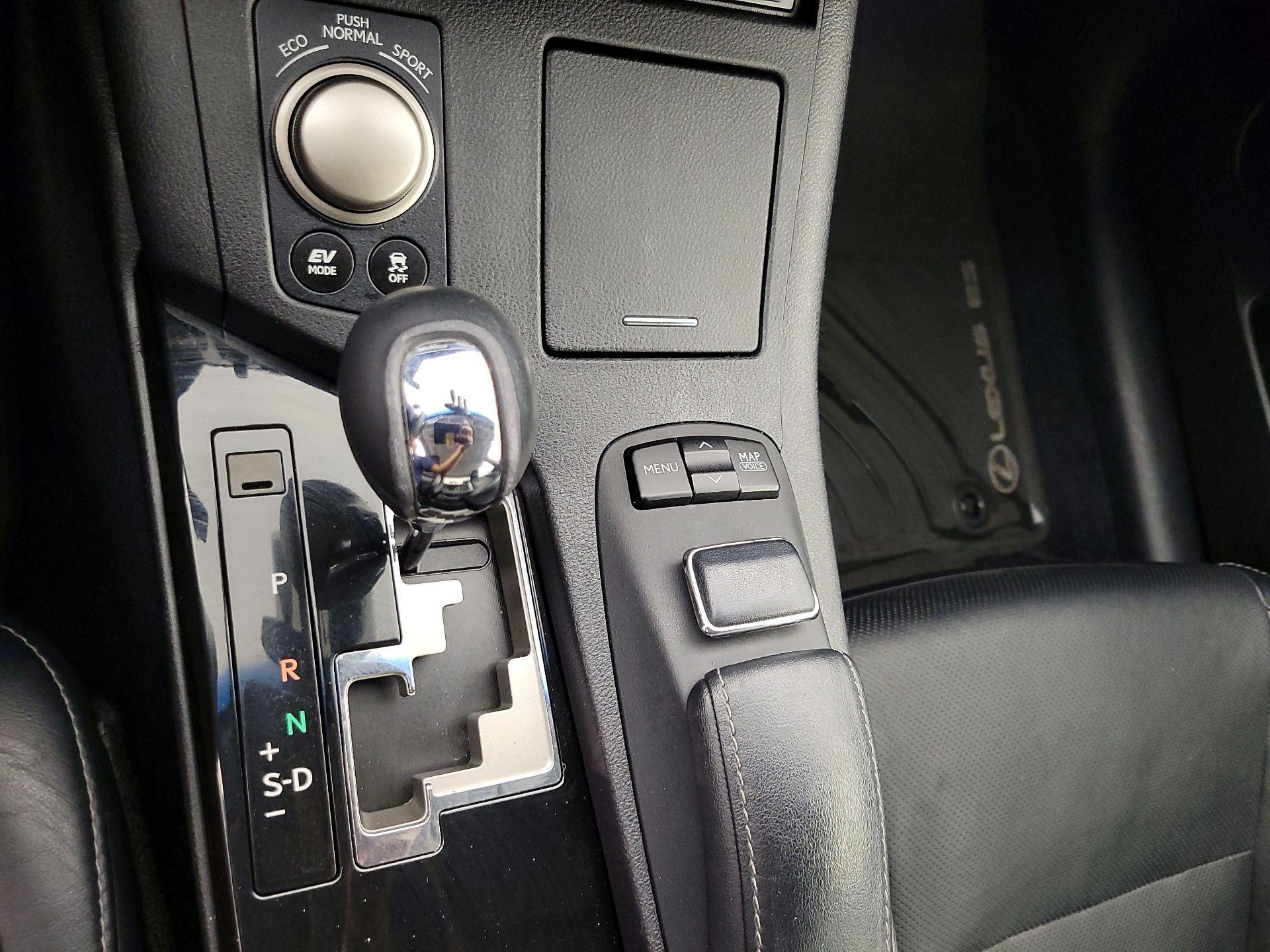 Thumbnail: 2013 Lexus ES - 18
