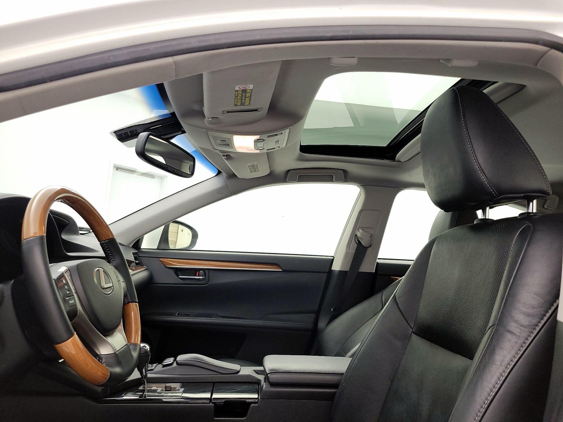 Thumbnail: 2013 Lexus ES - 20