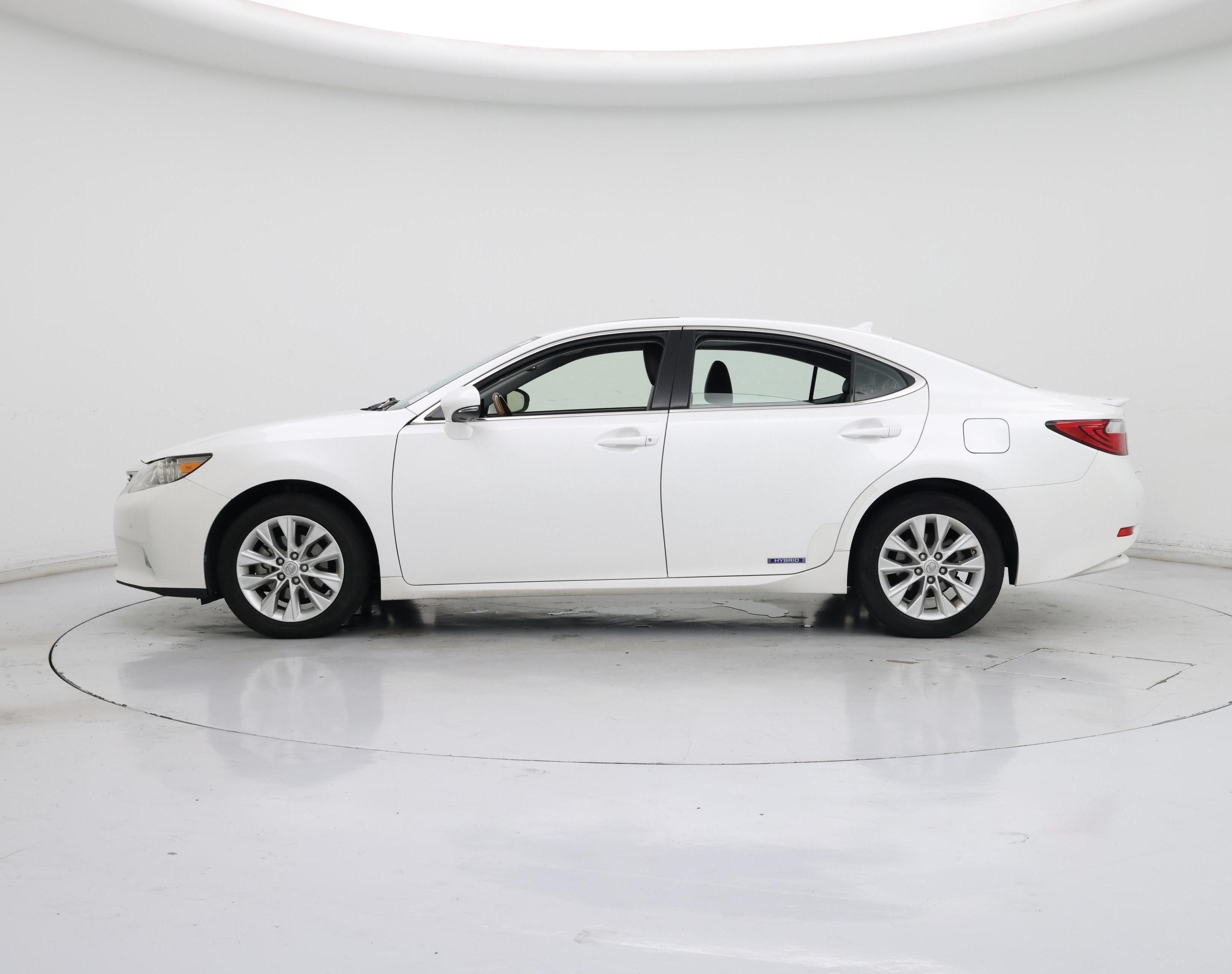 Thumbnail: 2013 Lexus ES - 3