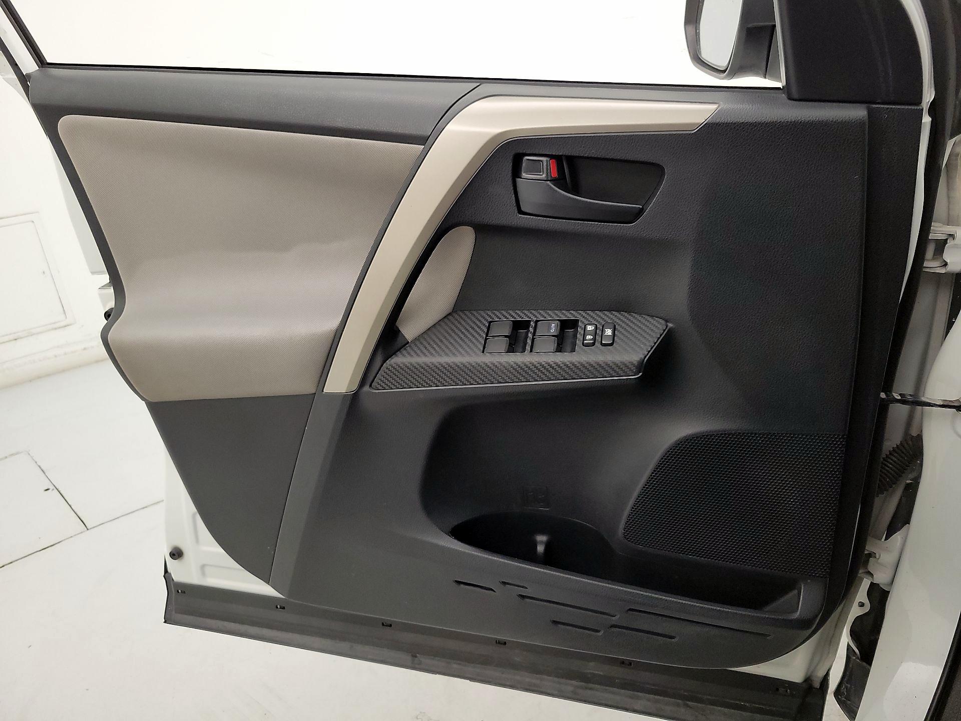 Thumbnail: 2014 Toyota RAV4 - 12