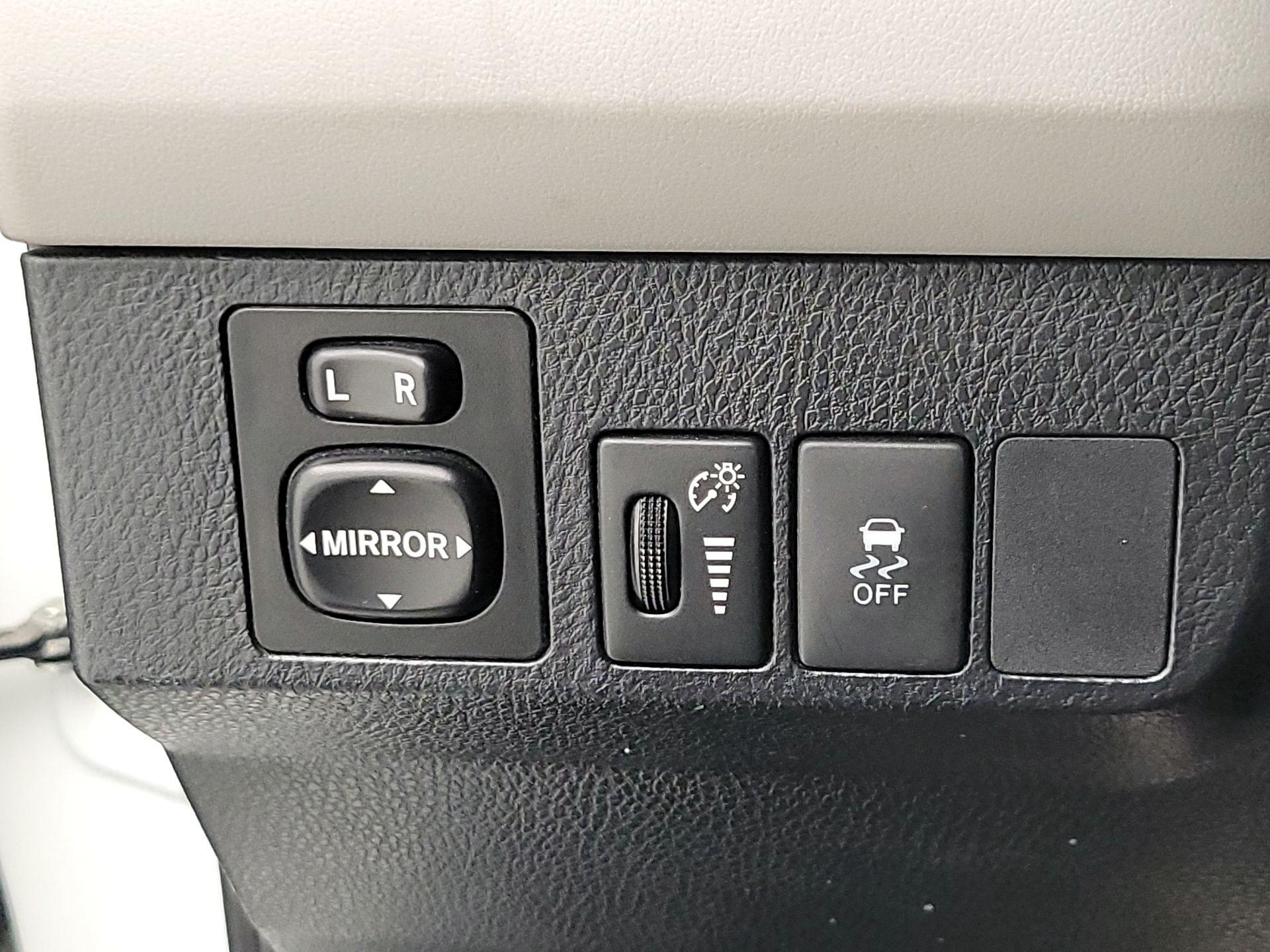 Thumbnail: 2014 Toyota RAV4 - 13