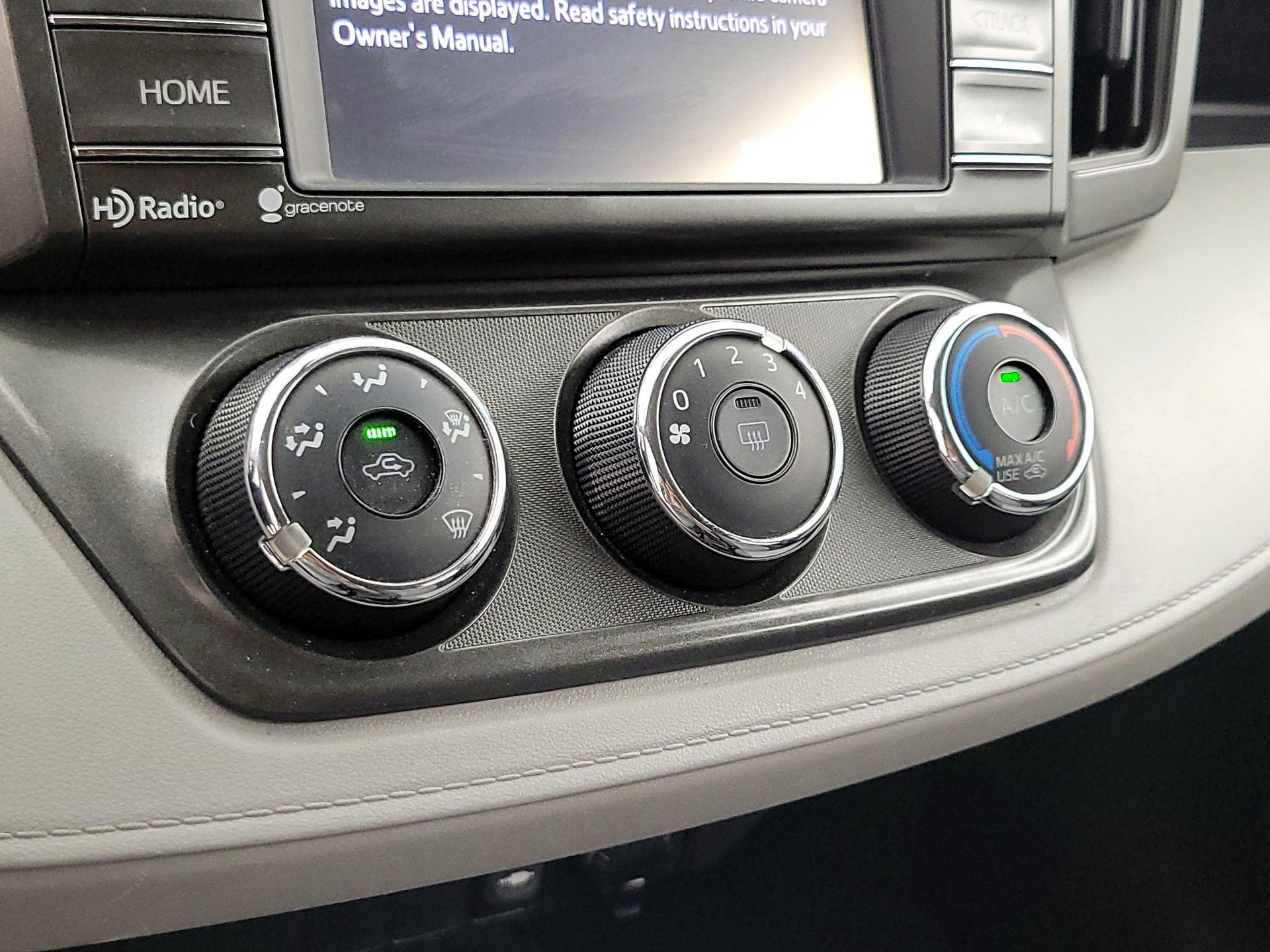 Thumbnail: 2014 Toyota RAV4 - 16