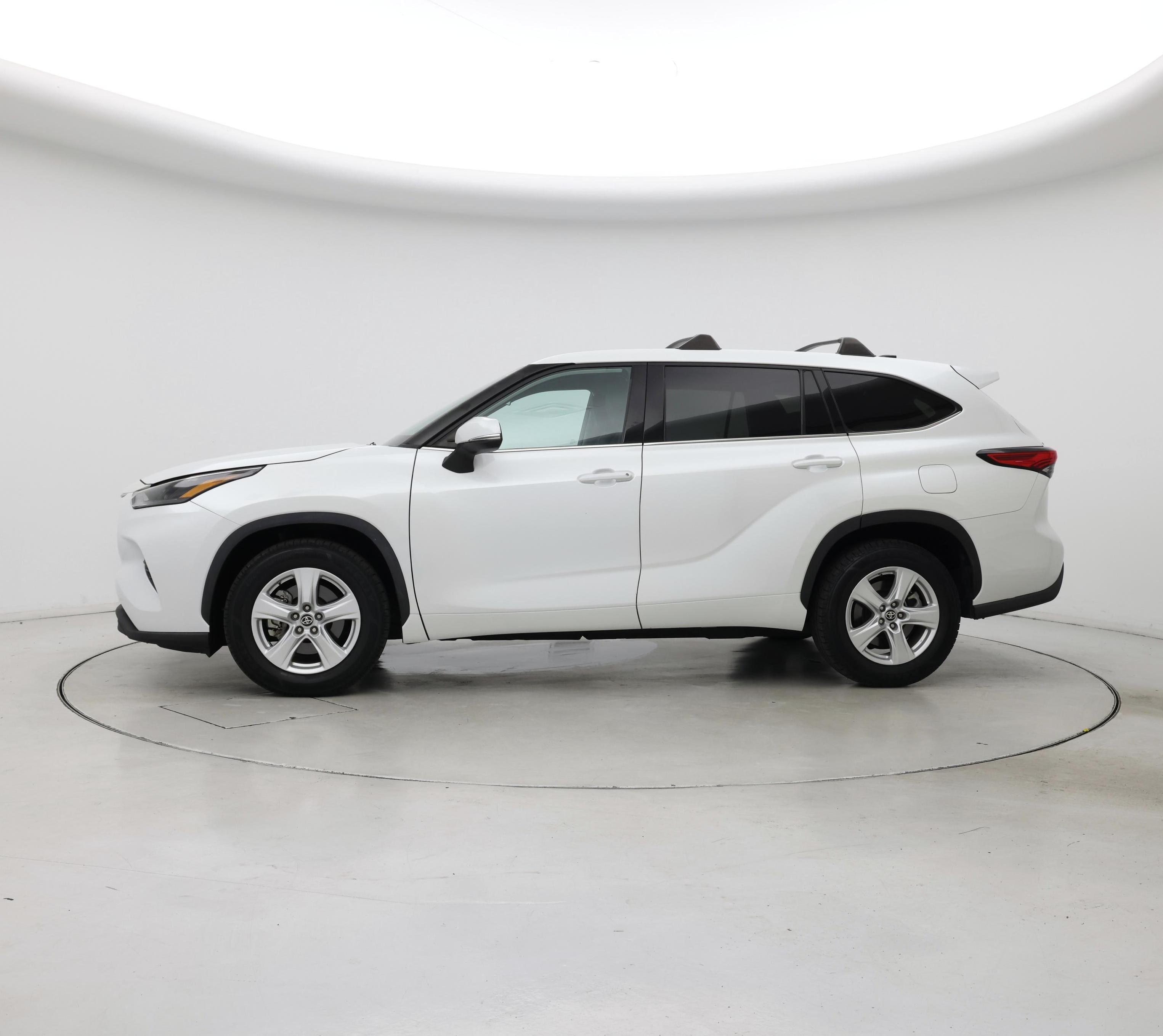 Thumbnail: 2022 Toyota Highlander - 3