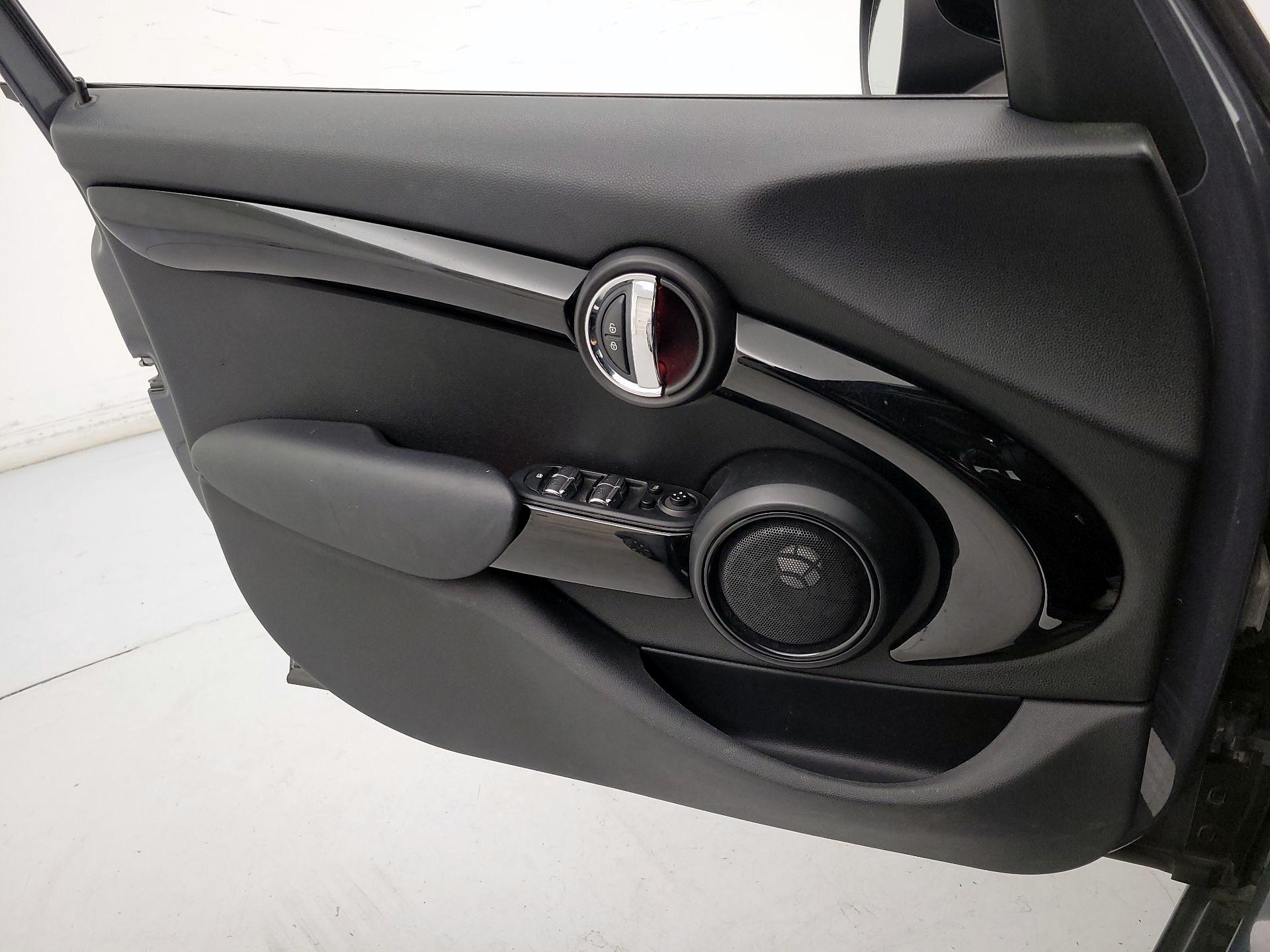 Thumbnail: 2017 MINI Cooper Hardtop - 12