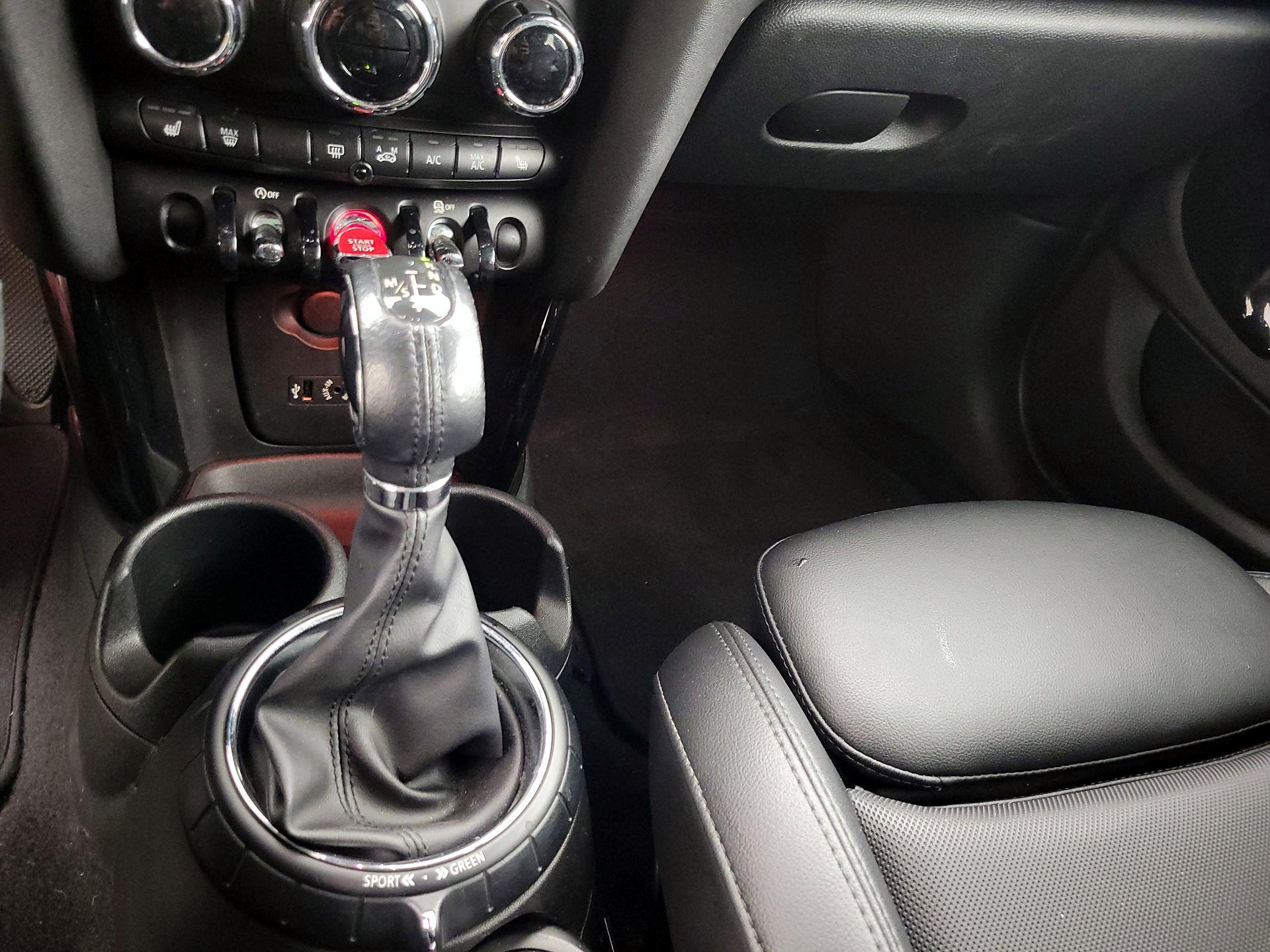 Thumbnail: 2017 MINI Cooper Hardtop - 16