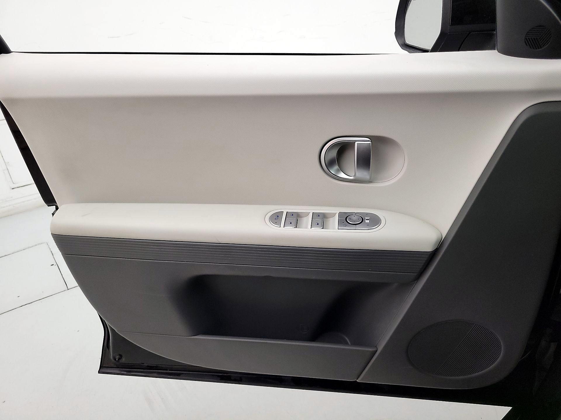 Thumbnail: 2022 Hyundai Ioniq 5 - 12