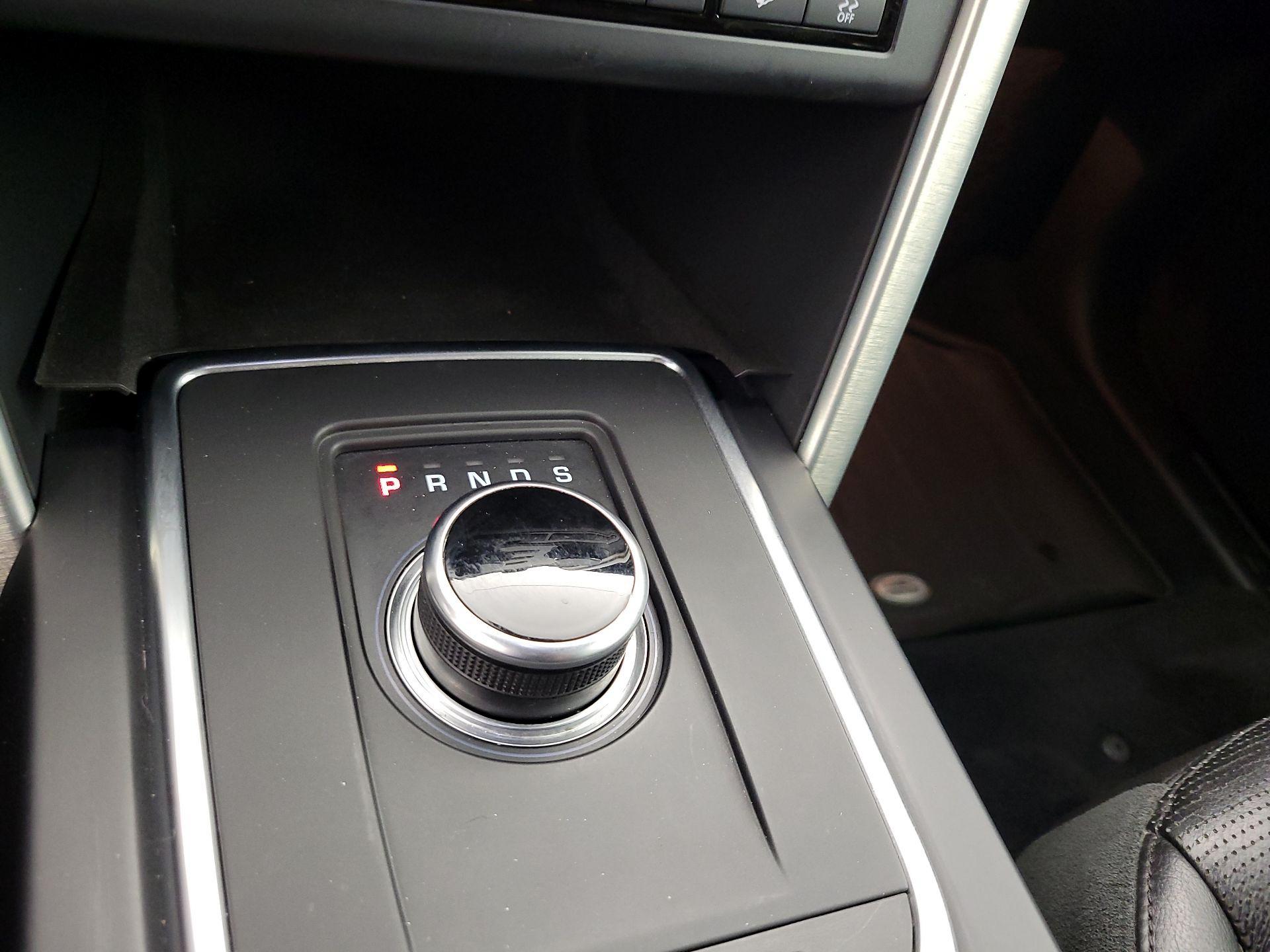 Thumbnail: 2019 Land Rover Discovery Sport - 16